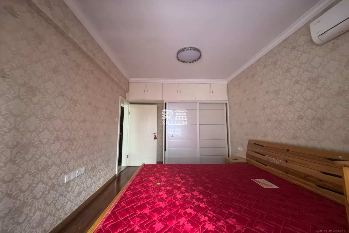 钱隆学府一、二期  1室2厅1卫    2200.0元/月 钱隆学府一、二期  1室2厅1卫    2200.0元/月室内图