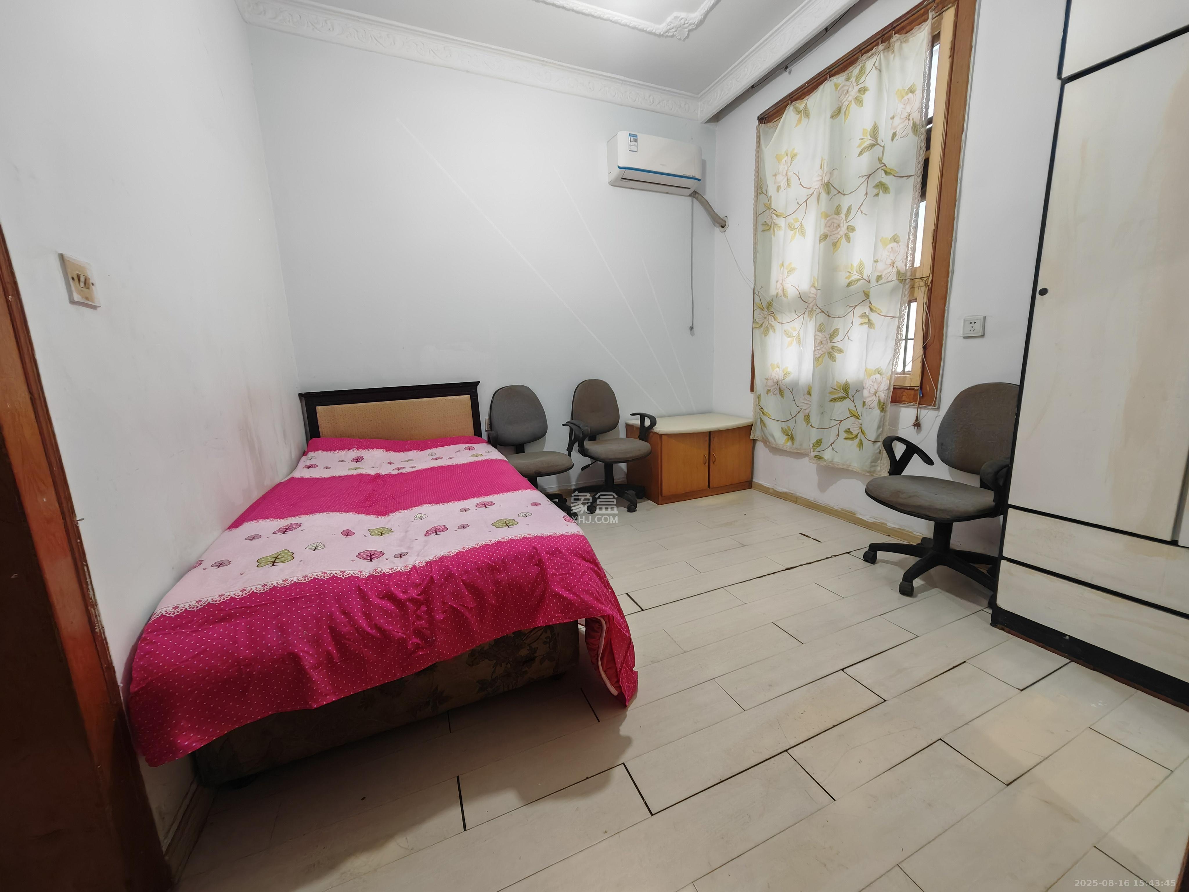 湘农桥社区 3室2厅1卫 2200.0元/月 湘农桥社区 3室2厅1卫 2200.0元/月室内图