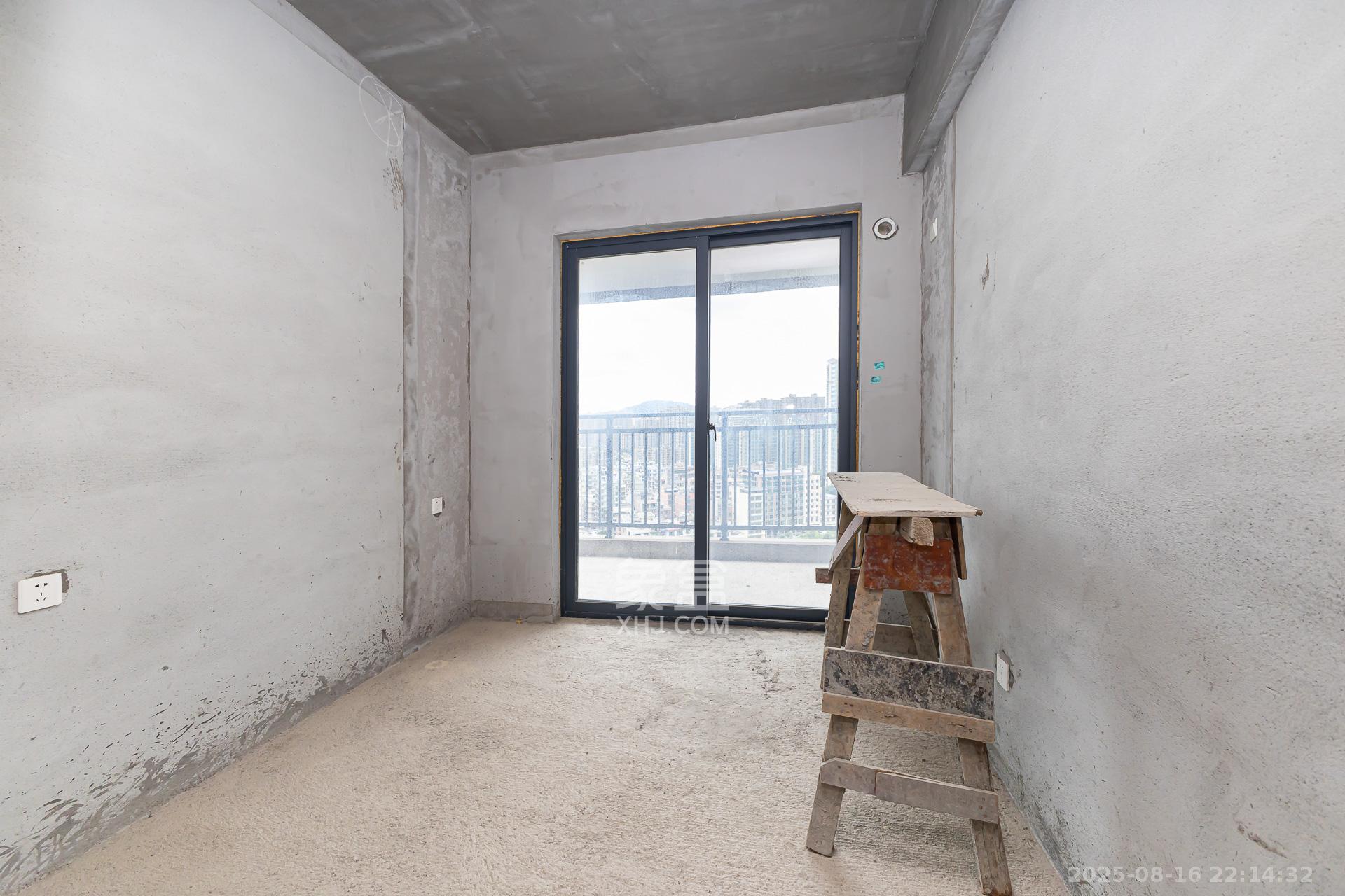 港湘铂玥(天园地芳国际珠宝城) 3室2厅2卫 55.8万 港湘铂玥(天园地芳国际珠宝城) 3室2厅2卫 55.8万卧室