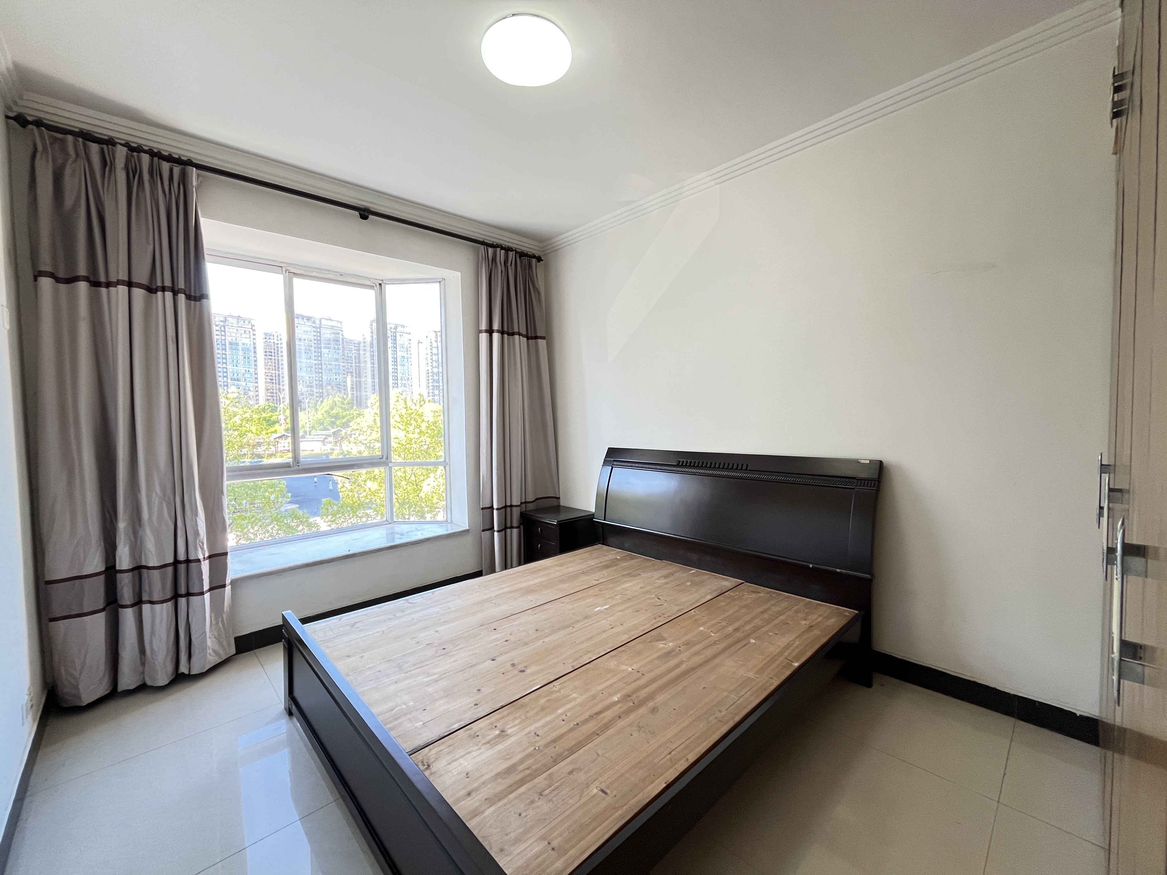 月亮湾一期 1室0厅0卫 1400.0元/月 月亮湾一期 1室0厅0卫 1400.0元/月室内图