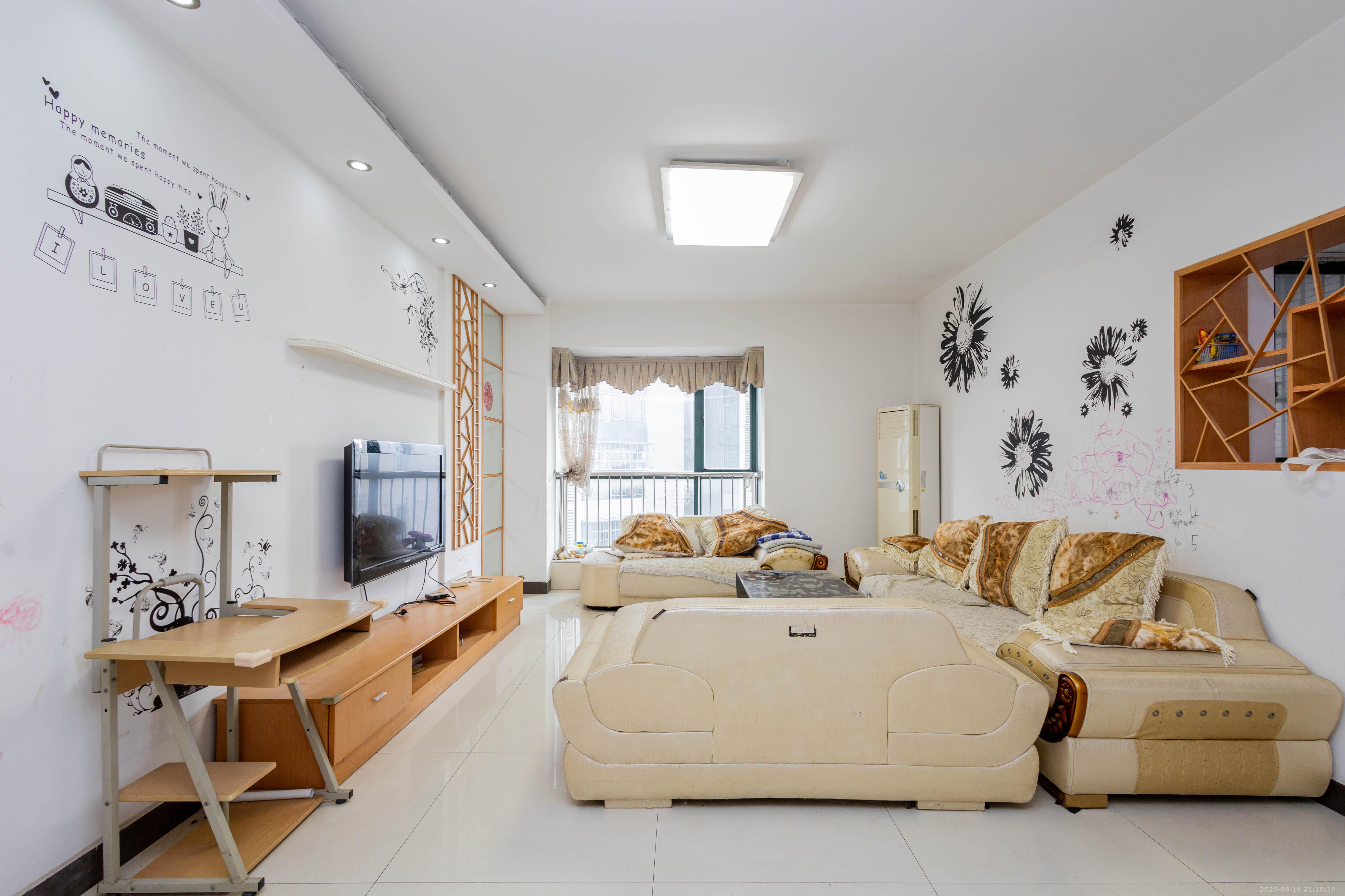 华天LOHO小镇  3室2厅2卫    53.0万 华天LOHO小镇  3室2厅2卫    53.0万客厅