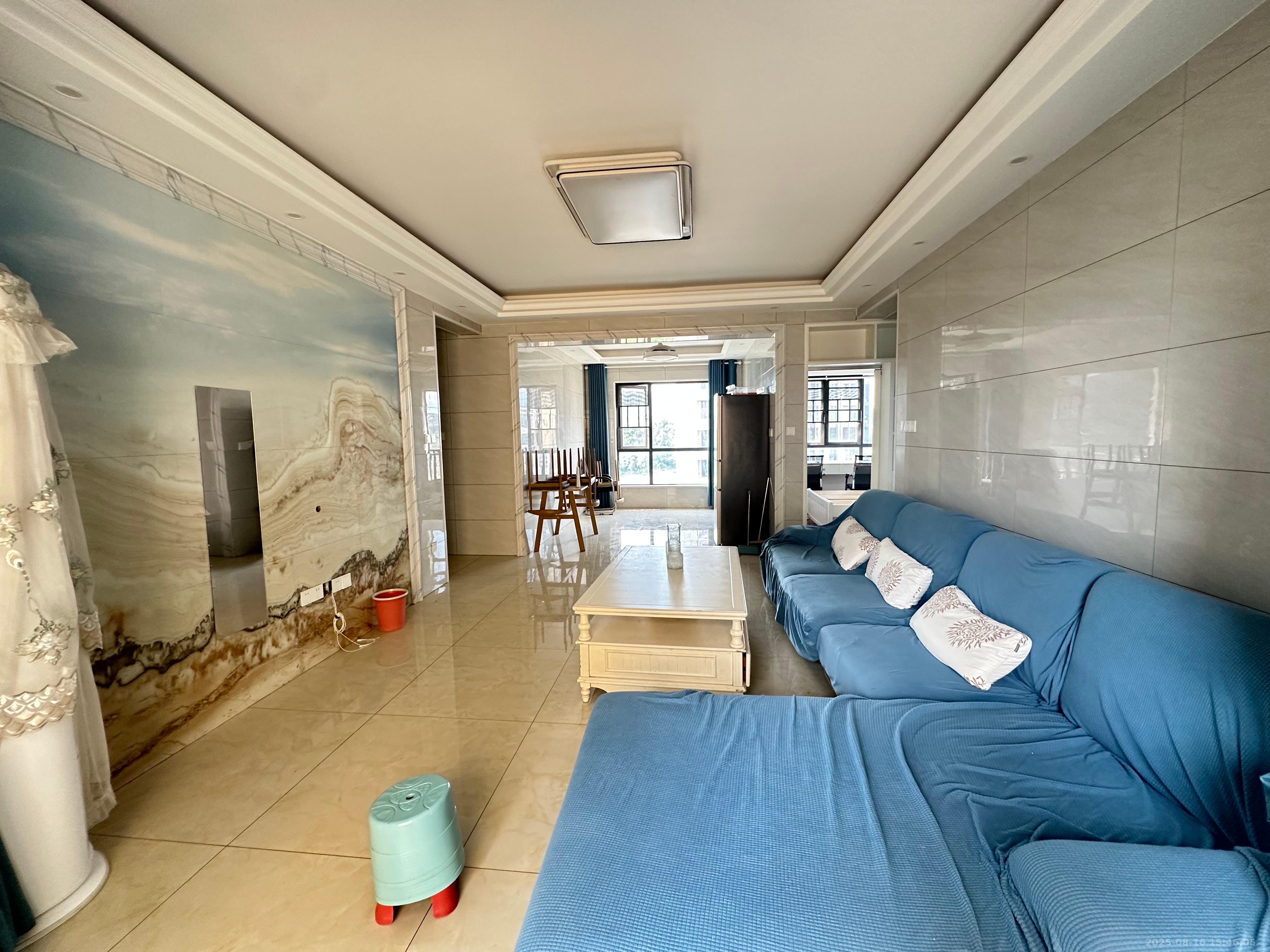 天麓尚层 1室2厅2卫 2200.0元/月 天麓尚层 1室2厅2卫 2200.0元/月室内图