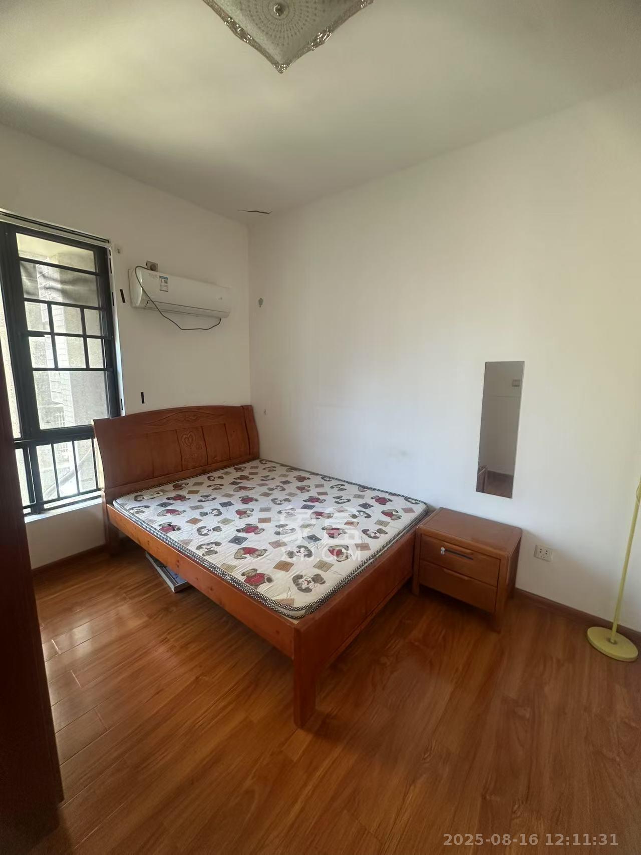 国泰九龙湾  3室2厅1卫    1800.0元/月 国泰九龙湾  3室2厅1卫    1800.0元/月