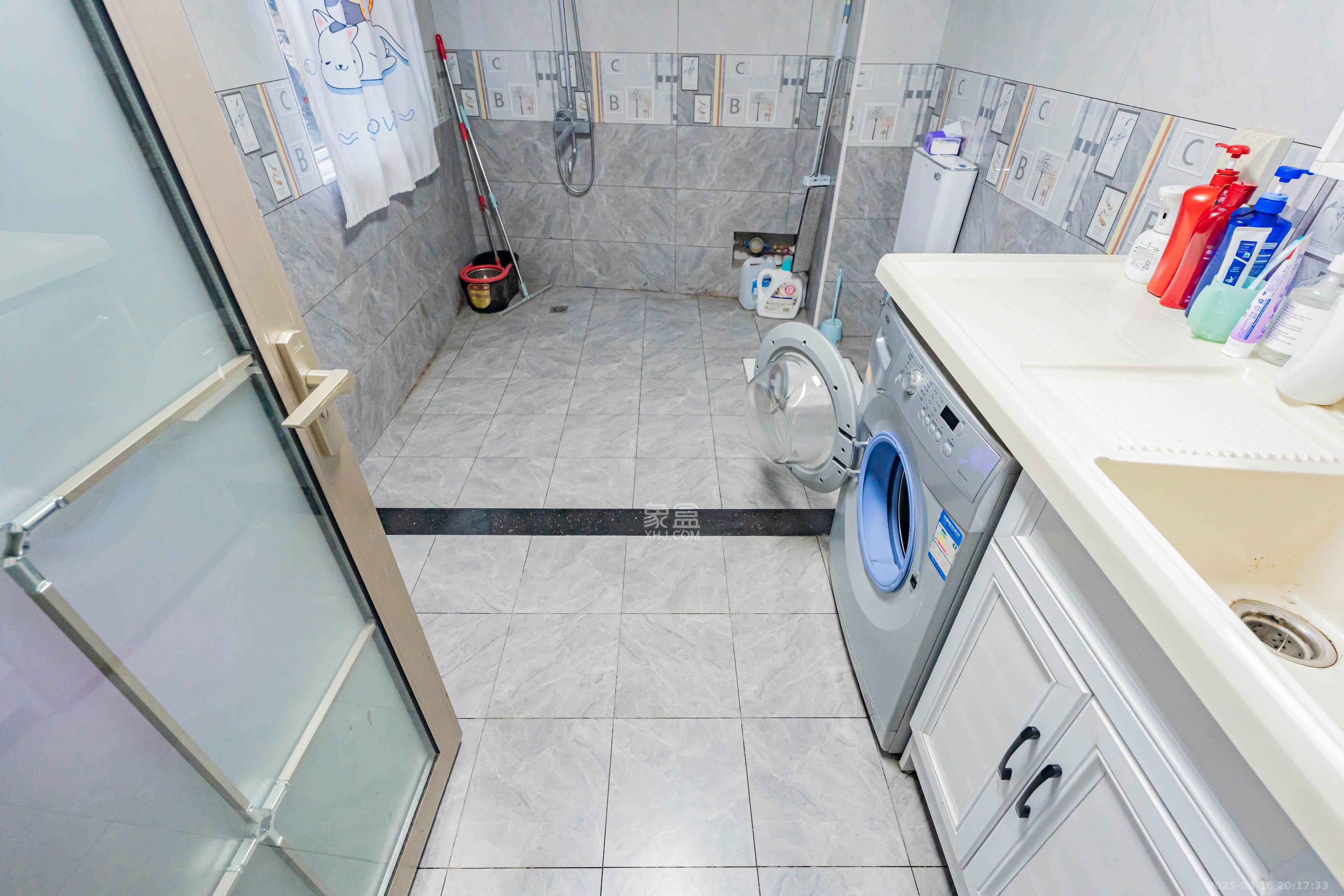 左岸春天  4室2厅2卫    130.0万 左岸春天  4室2厅2卫    130.0万卫生间