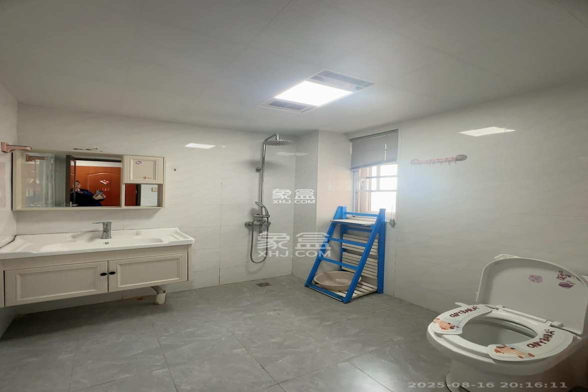 荣盛花语城  4室2厅2卫    2400.0元/月 荣盛花语城  4室2厅2卫    2400.0元/月室内图