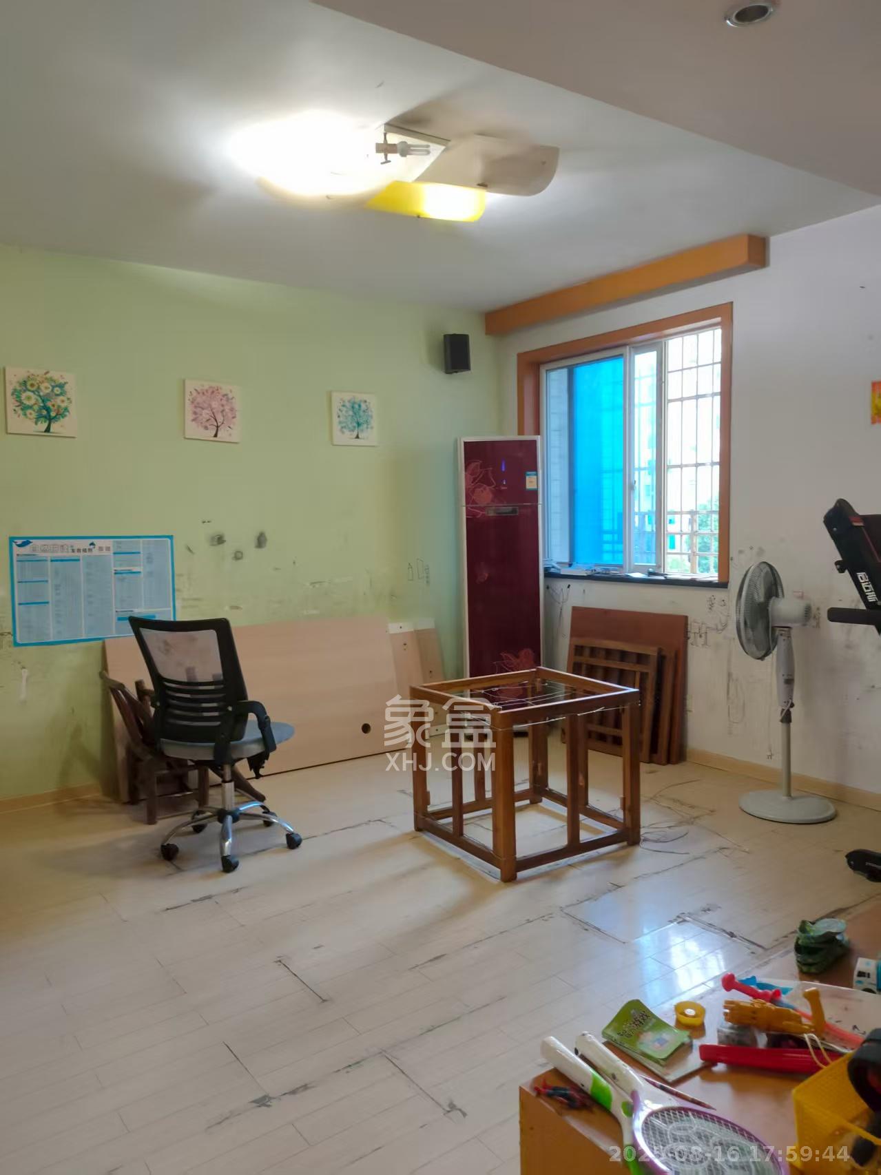 四方小区 3室2厅2卫 2200.0元/月 四方小区 3室2厅2卫 2200.0元/月室内图