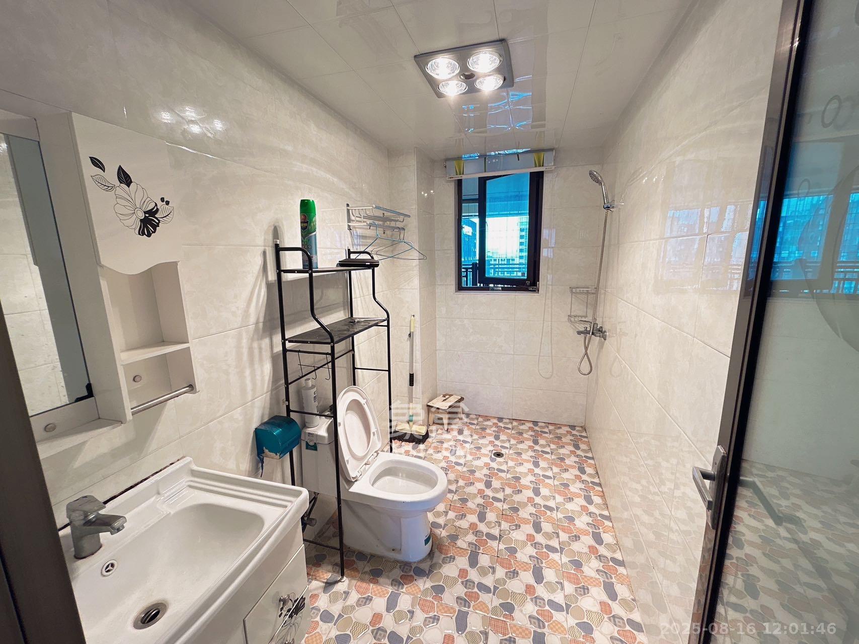 中交中央公园D1区  3室2厅2卫    2800.0元/月 中交中央公园D1区  3室2厅2卫    2800.0元/月室内图