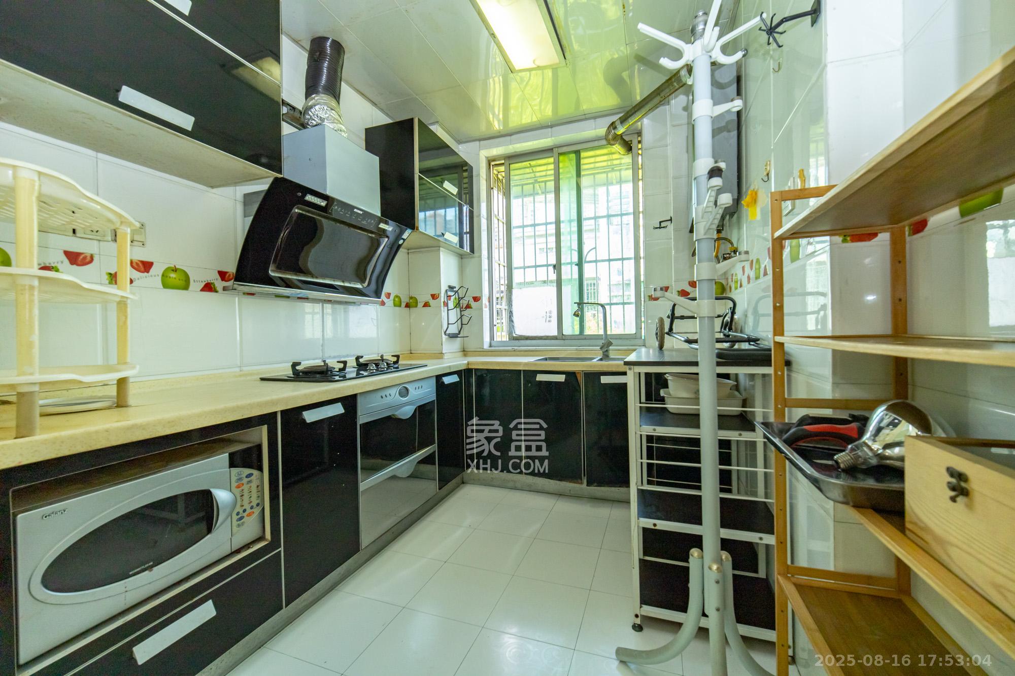 中南汽车世界  3室2厅1卫    33.8万 中南汽车世界  3室2厅1卫    33.8万厨房