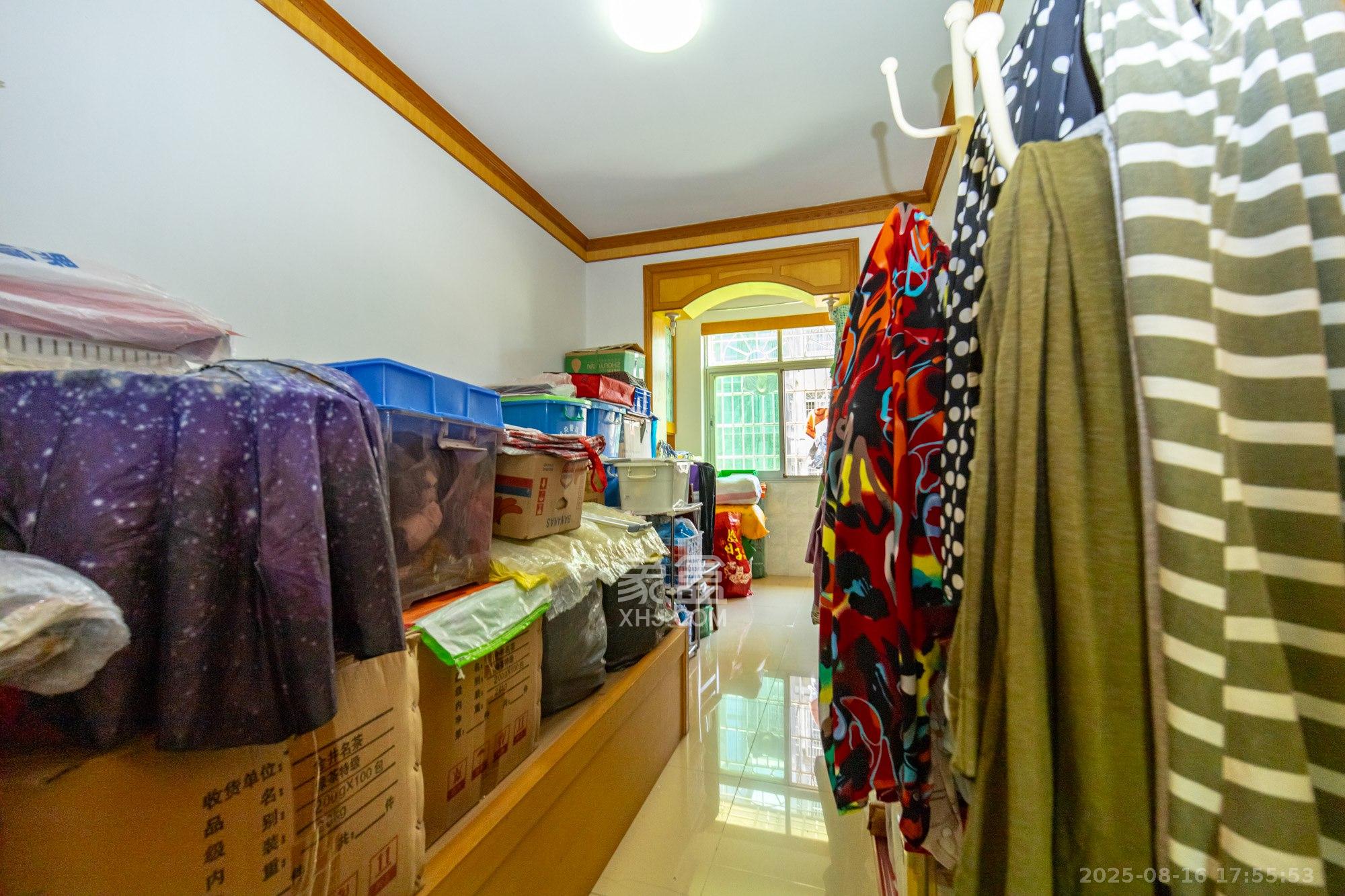 长沙县政府宿舍(星邻南苑) 3室2厅1卫 75.0万 长沙县政府宿舍(星邻南苑) 3室2厅1卫 75.0万卧室