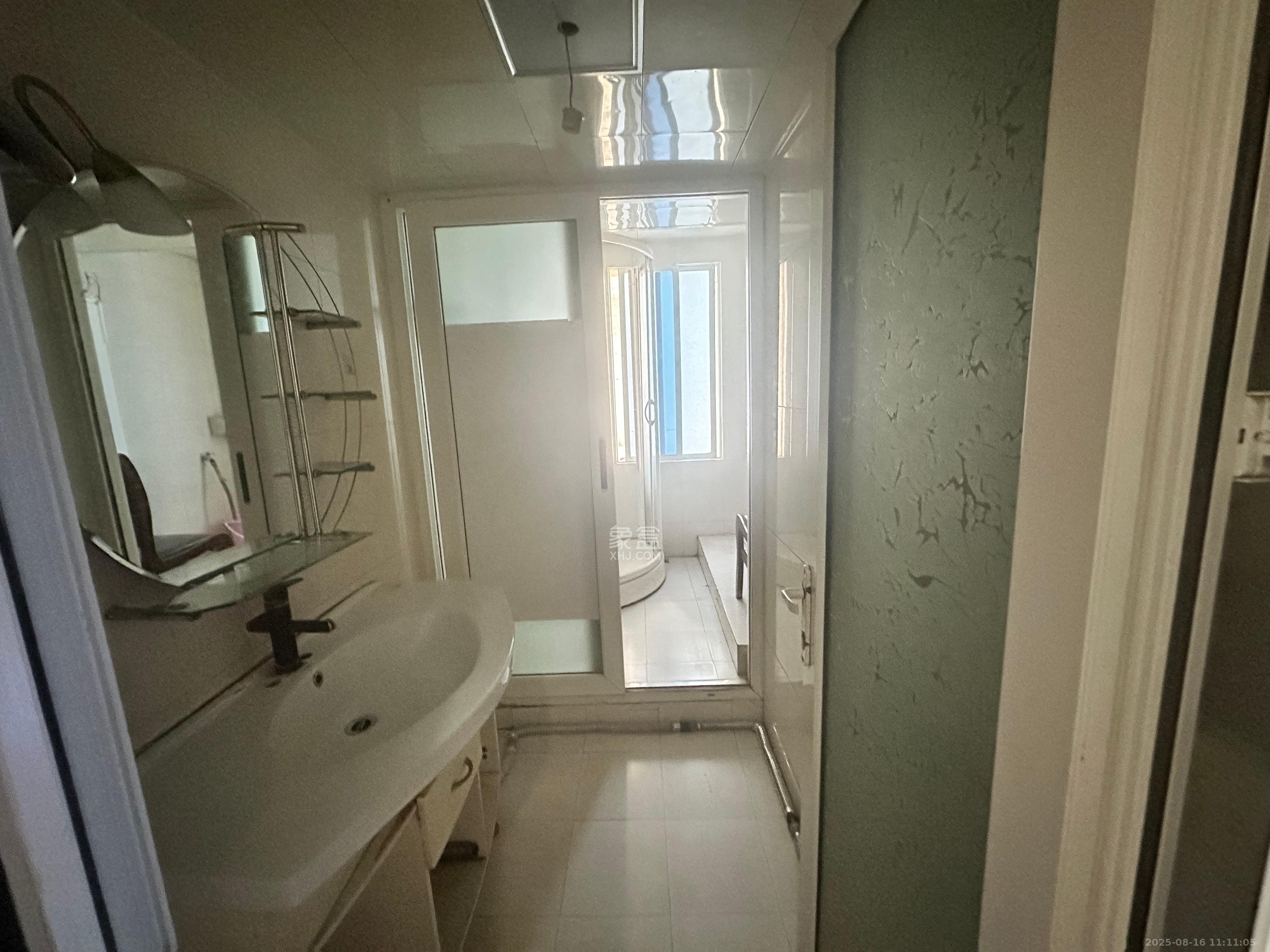 凯达园  5室2厅2卫    5000.0元/月 凯达园  5室2厅2卫    5000.0元/月室内图