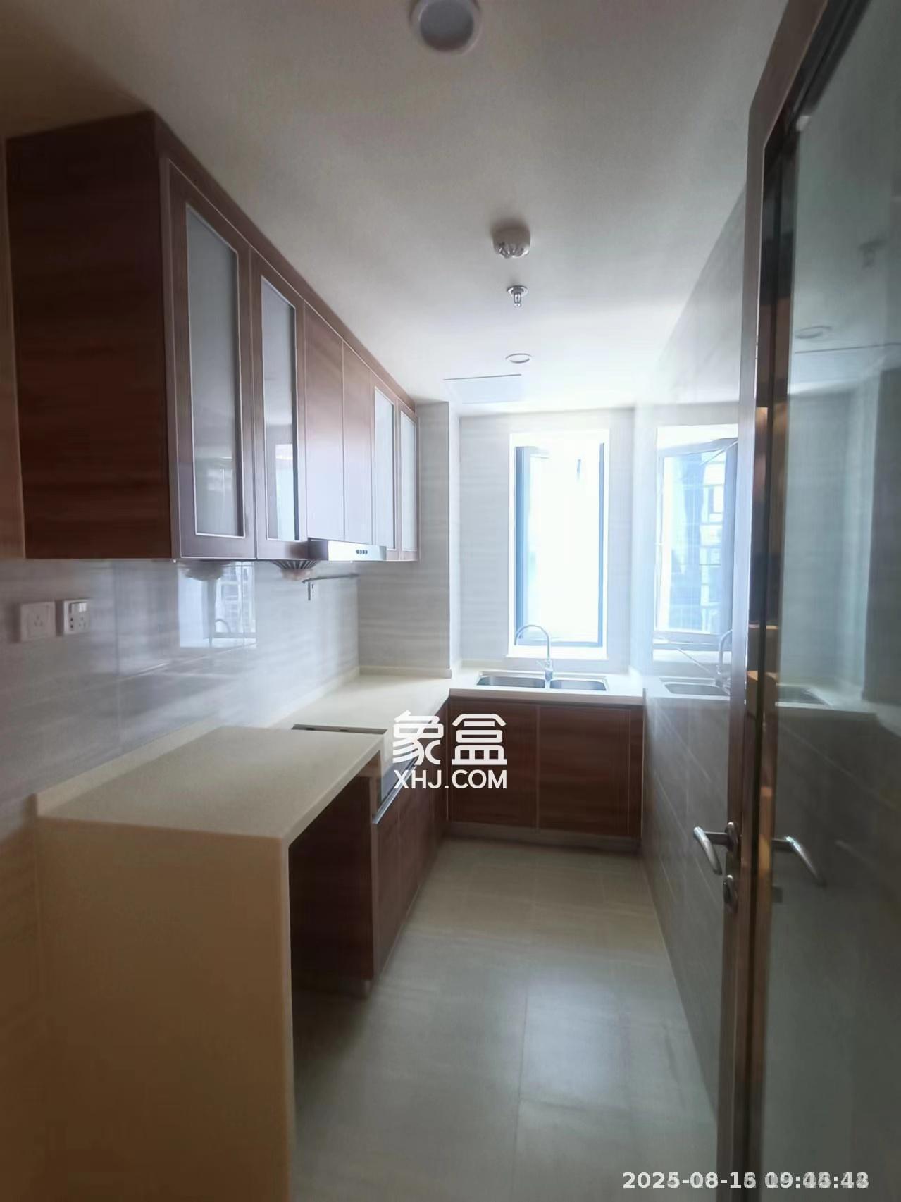 恒大金融广场  1室1厅1卫    1700.0元/月 恒大金融广场  1室1厅1卫    1700.0元/月室内图