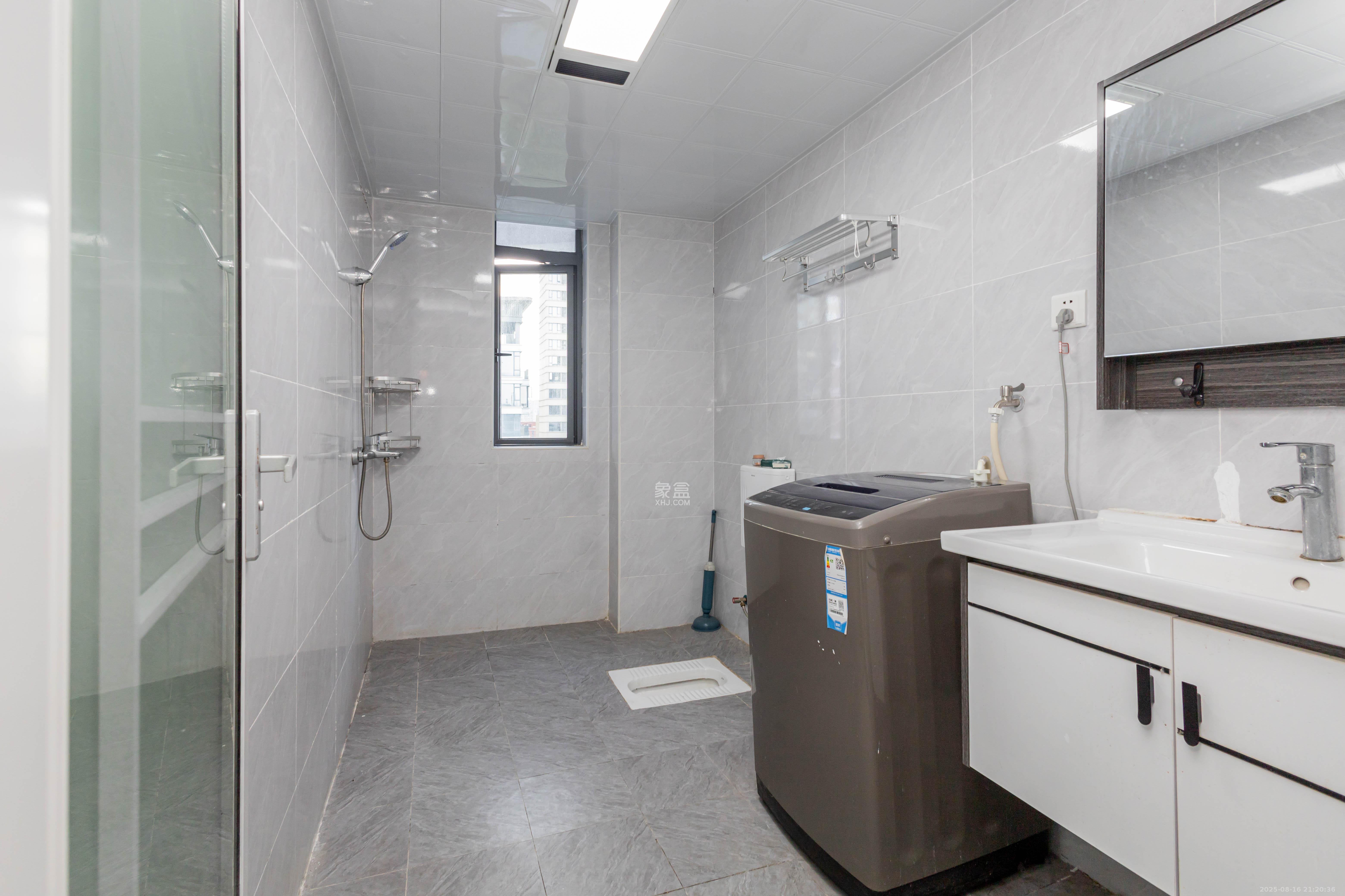 福天星中心(福天星雅苑) 5室2厅3卫 220.0万 福天星中心(福天星雅苑) 5室2厅3卫 220.0万卫生间