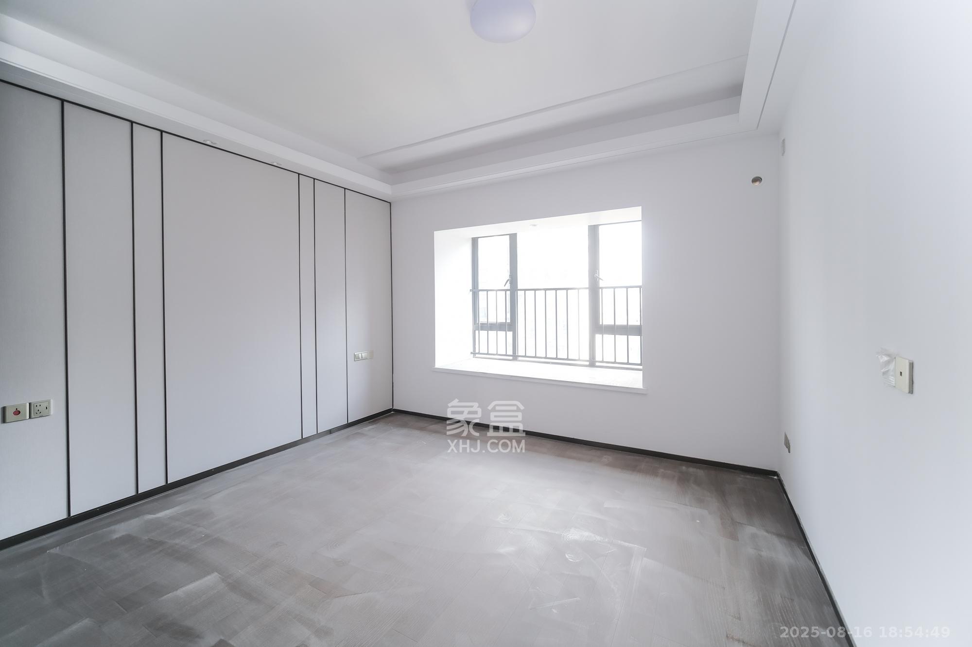 荣盛城  4室2厅2卫    97.0万卧室