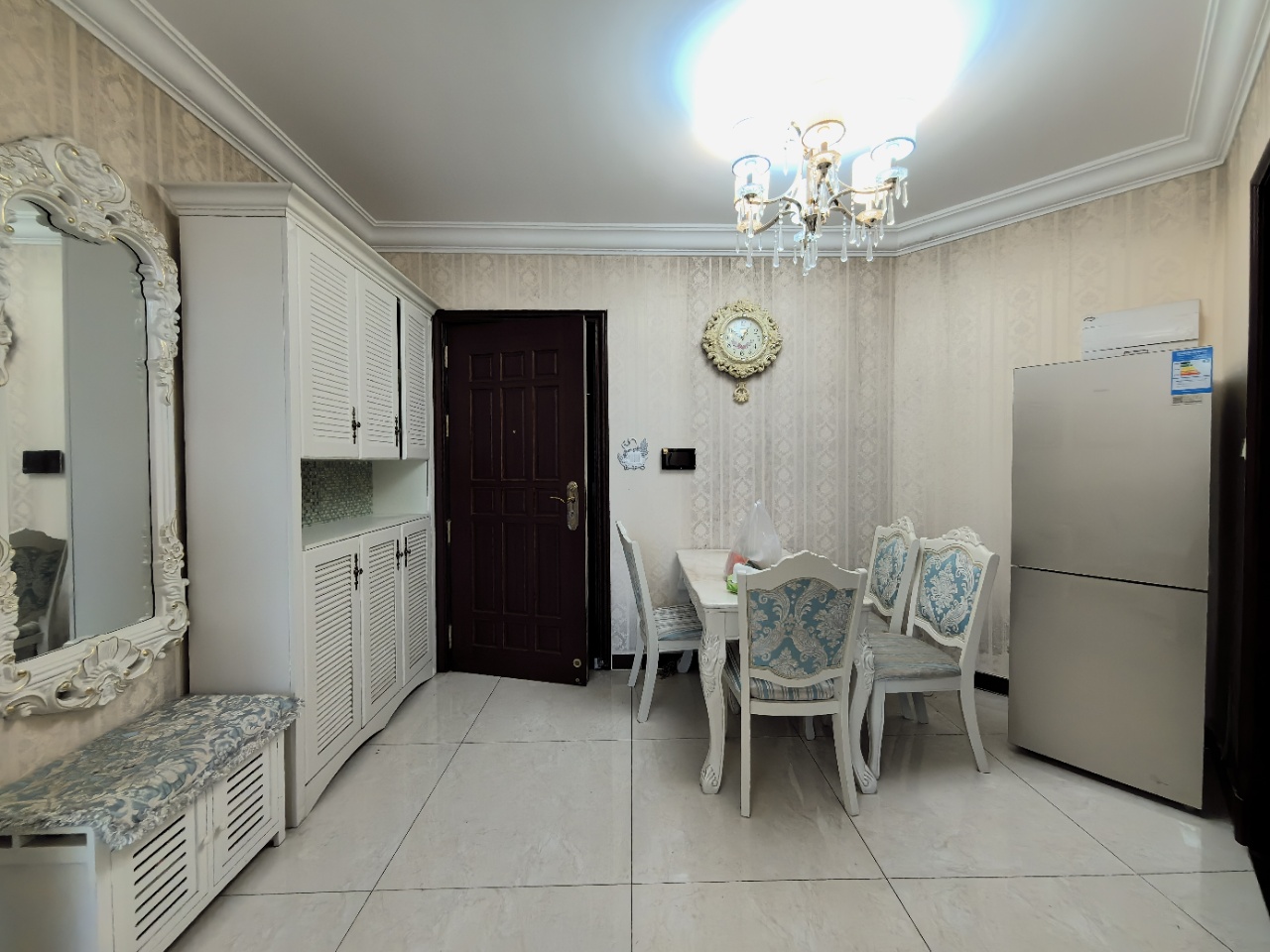 恒大绿洲 2室2厅1卫 48.8万 恒大绿洲 2室2厅1卫 48.8万客厅