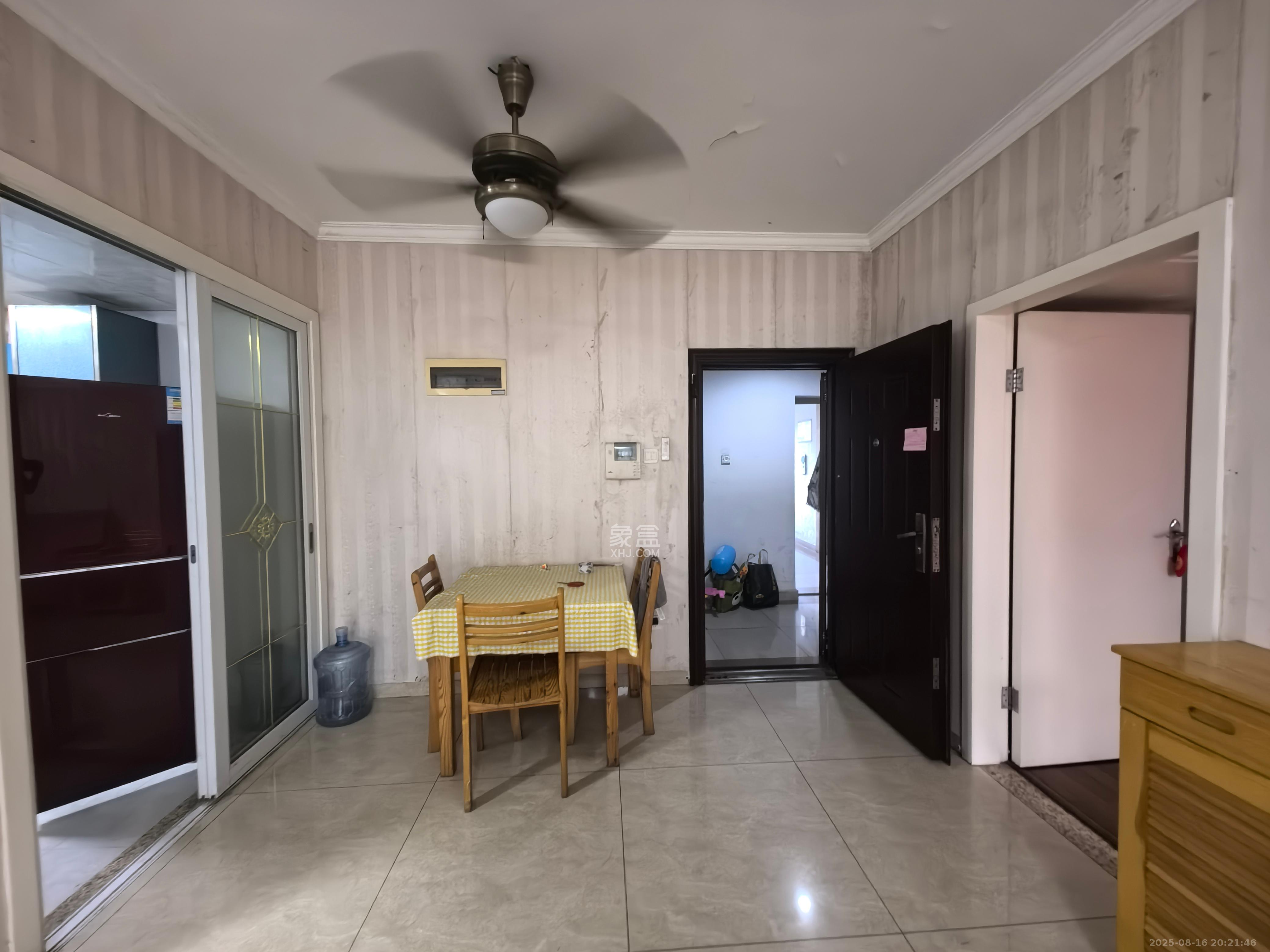 钱隆学府一、二期  1室2厅1卫    2200.0元/月室内图