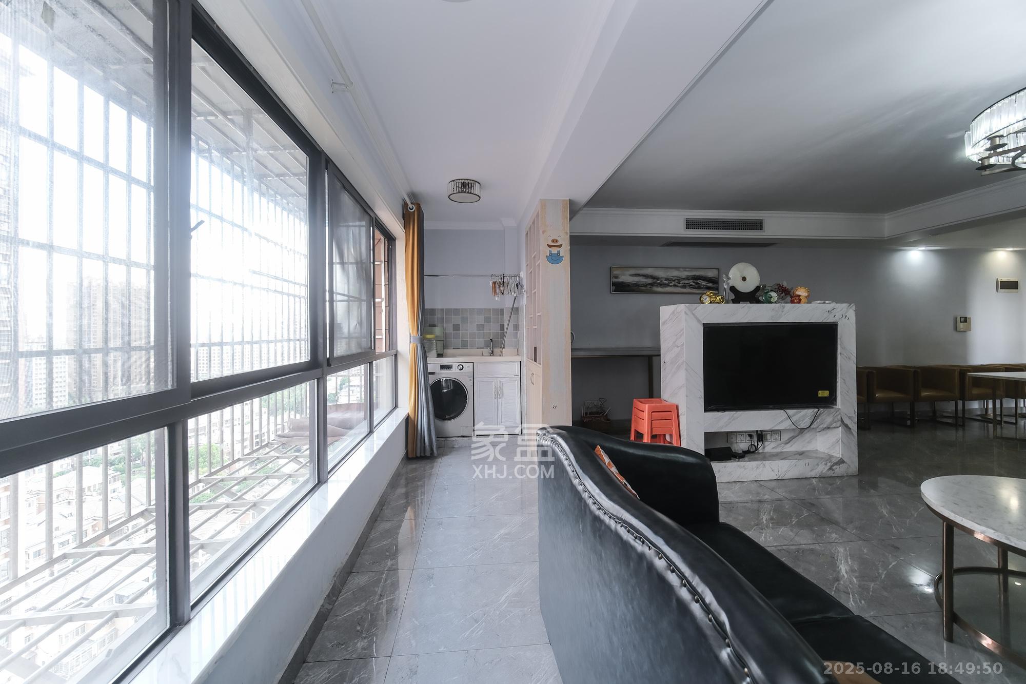 好望谷  4室2厅2卫    108.0万阳台