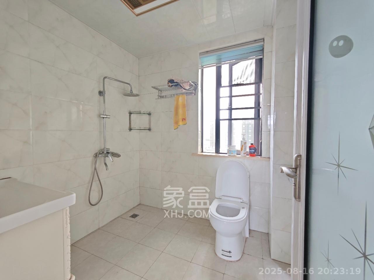 中南红领邦(红星嘉和苑) 3室2厅2卫 2400.0元/月 中南红领邦(红星嘉和苑) 3室2厅2卫 2400.0元/月室内图