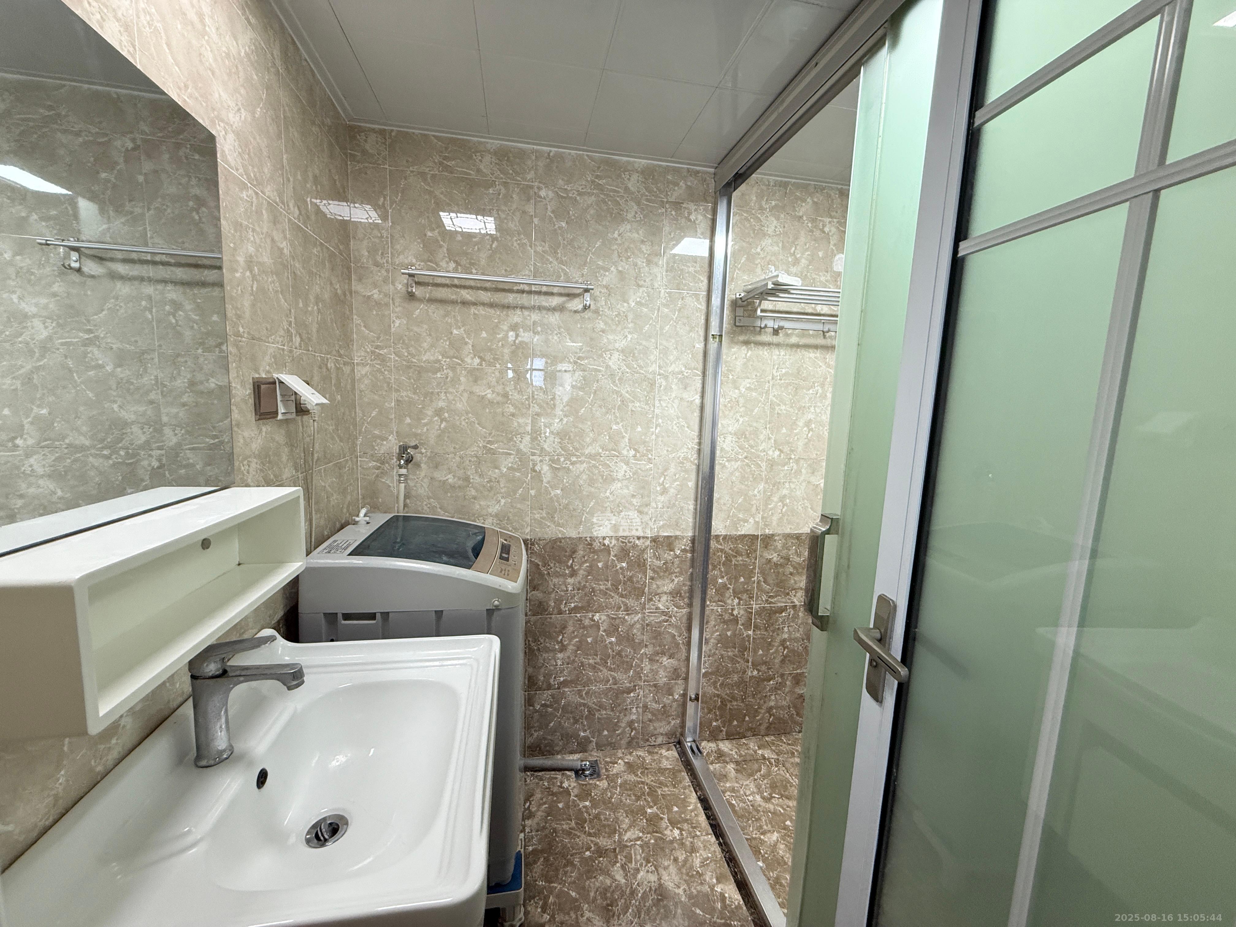 半山公馆(半山国际中心) 1室1厅1卫 2000.0元/月 半山公馆(半山国际中心) 1室1厅1卫 2000.0元/月室内图