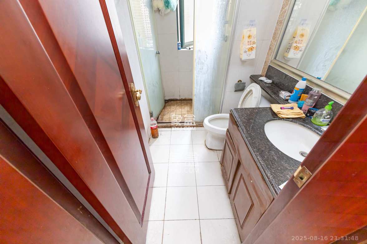 恒大名都 3室2厅1卫 60.0万 恒大名都 3室2厅1卫 60.0万卫生间