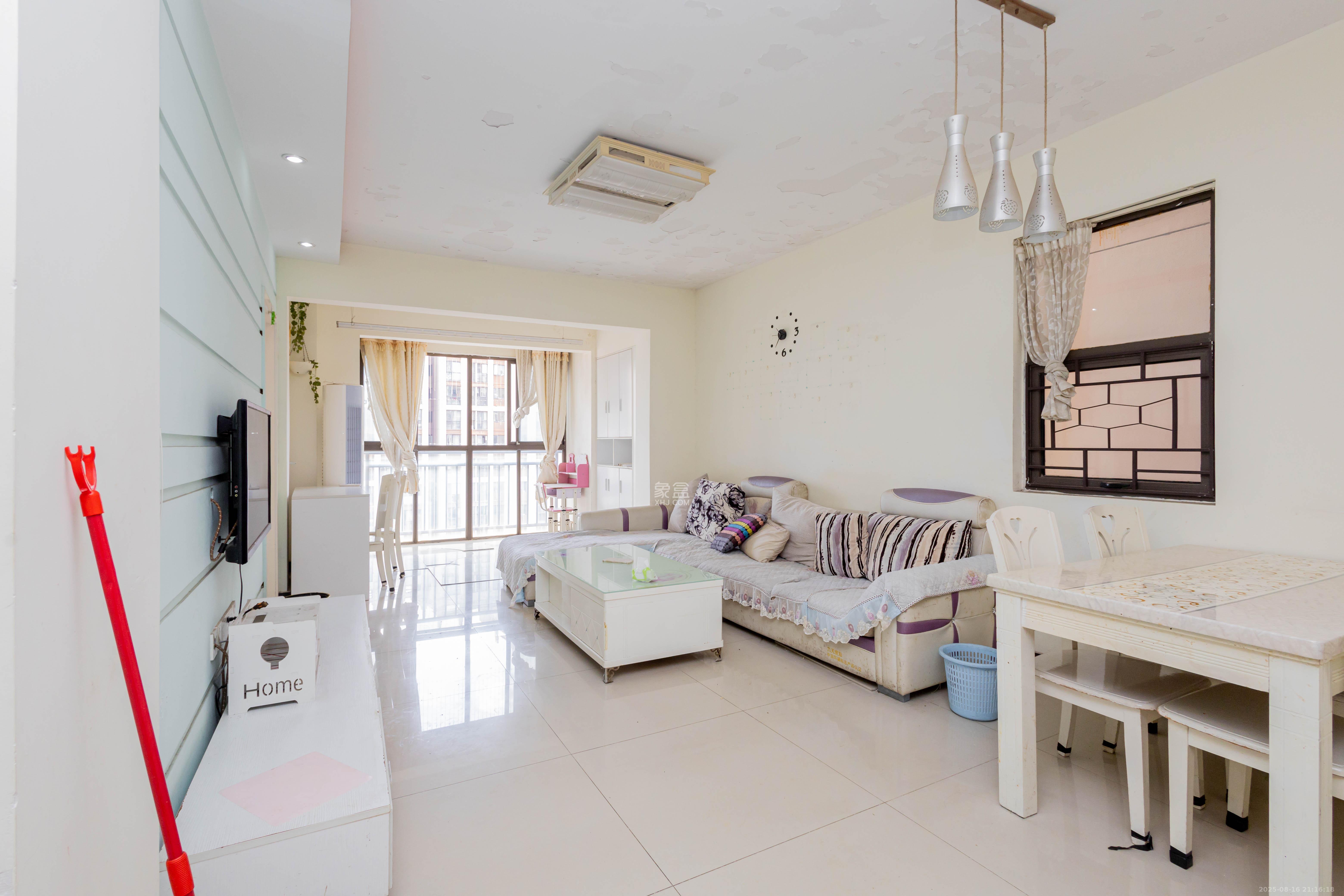 旭辉华庭 3室2厅1卫 56.8万 旭辉华庭 3室2厅1卫 56.8万客厅