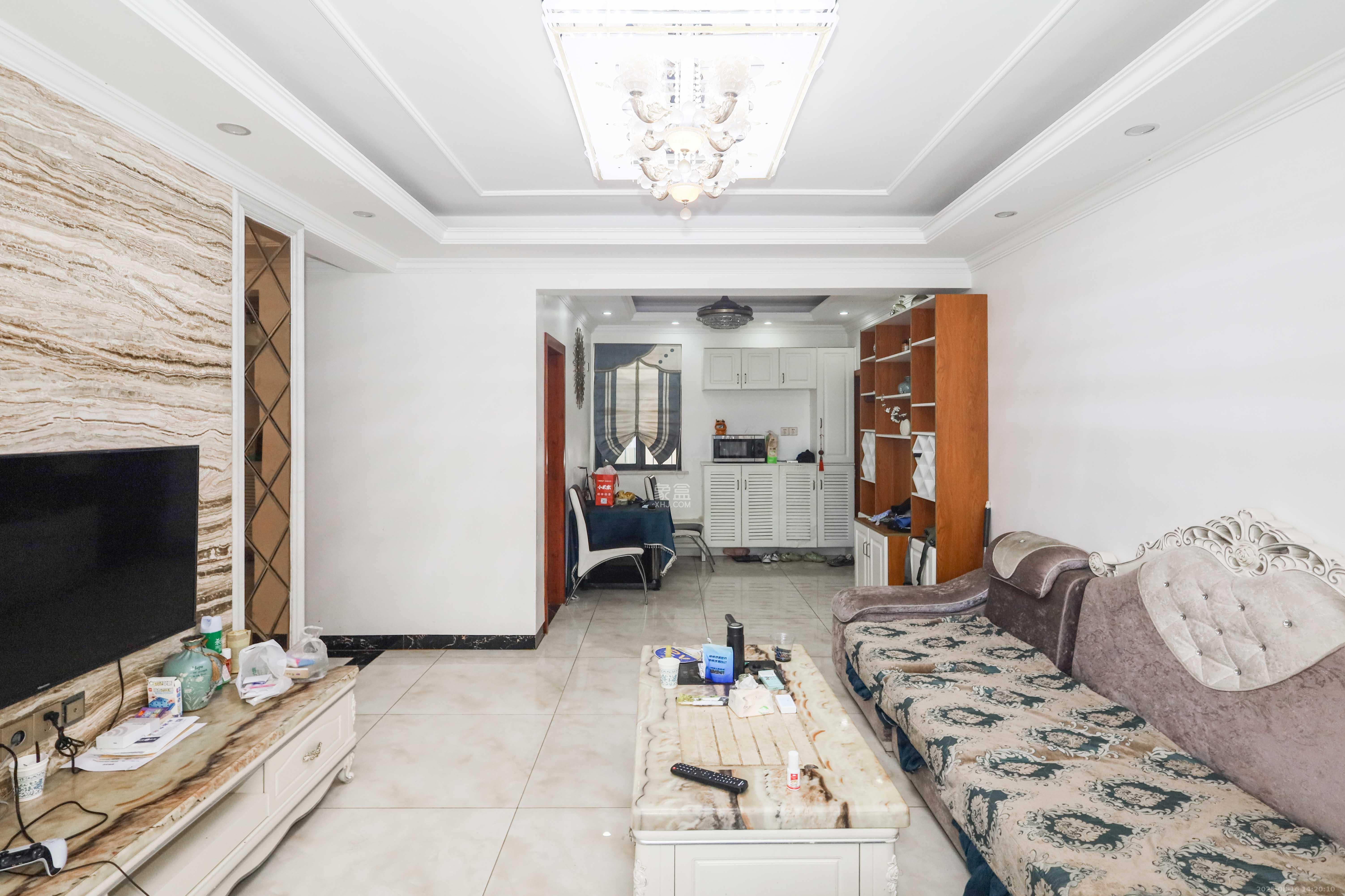 华侨假日中心（晟华苑）  3室2厅1卫    95.0万客厅