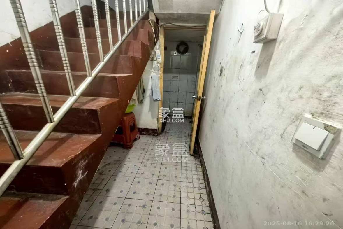 寿星街社区 3室2厅1卫 1800.0元/月 寿星街社区 3室2厅1卫 1800.0元/月室内图