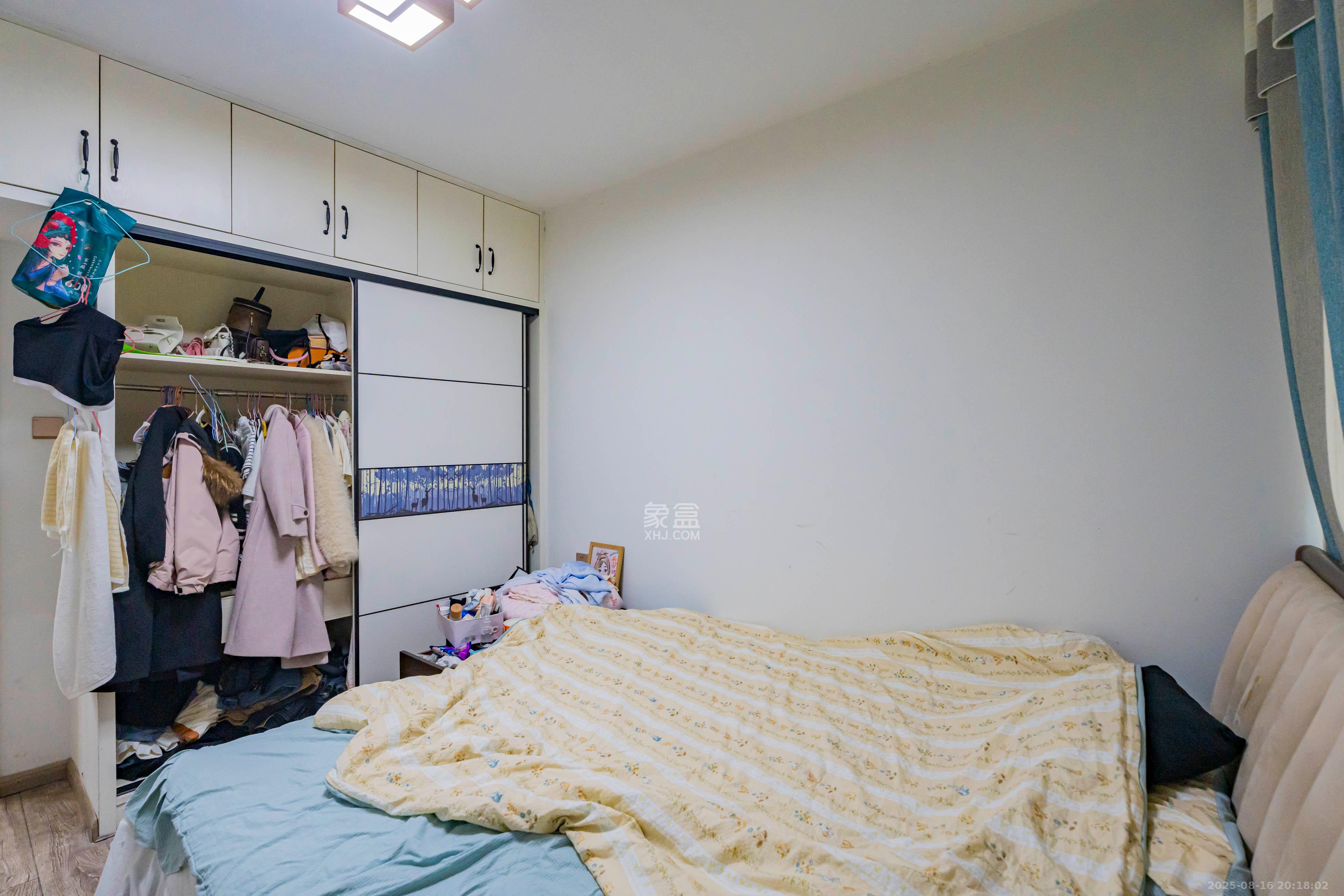 绿洲花园  3室2厅1卫   88.00万卧室
