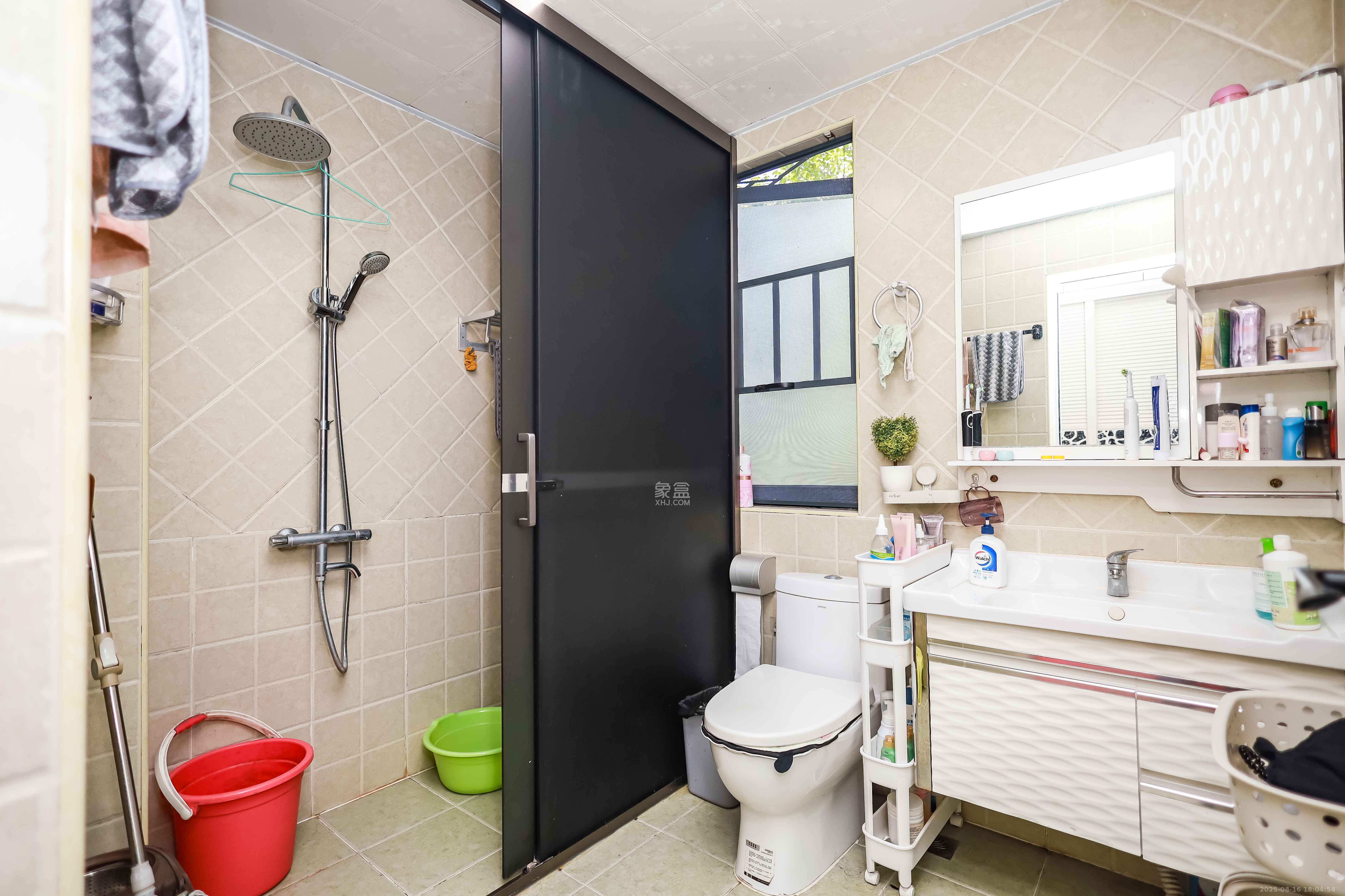 天麓尚层  3室2厅2卫    158.0万 天麓尚层  3室2厅2卫    158.0万卫生间