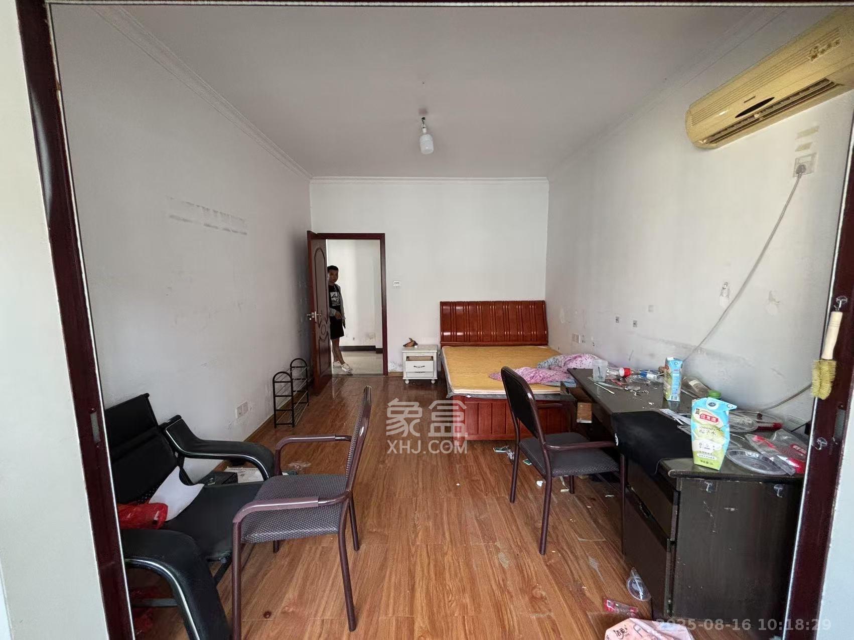 红星农博住宅小区(佳英农博小区) 6室2厅3卫 2500.0元/月 红星农博住宅小区(佳英农博小区) 6室2厅3卫 2500.0元/月室内图