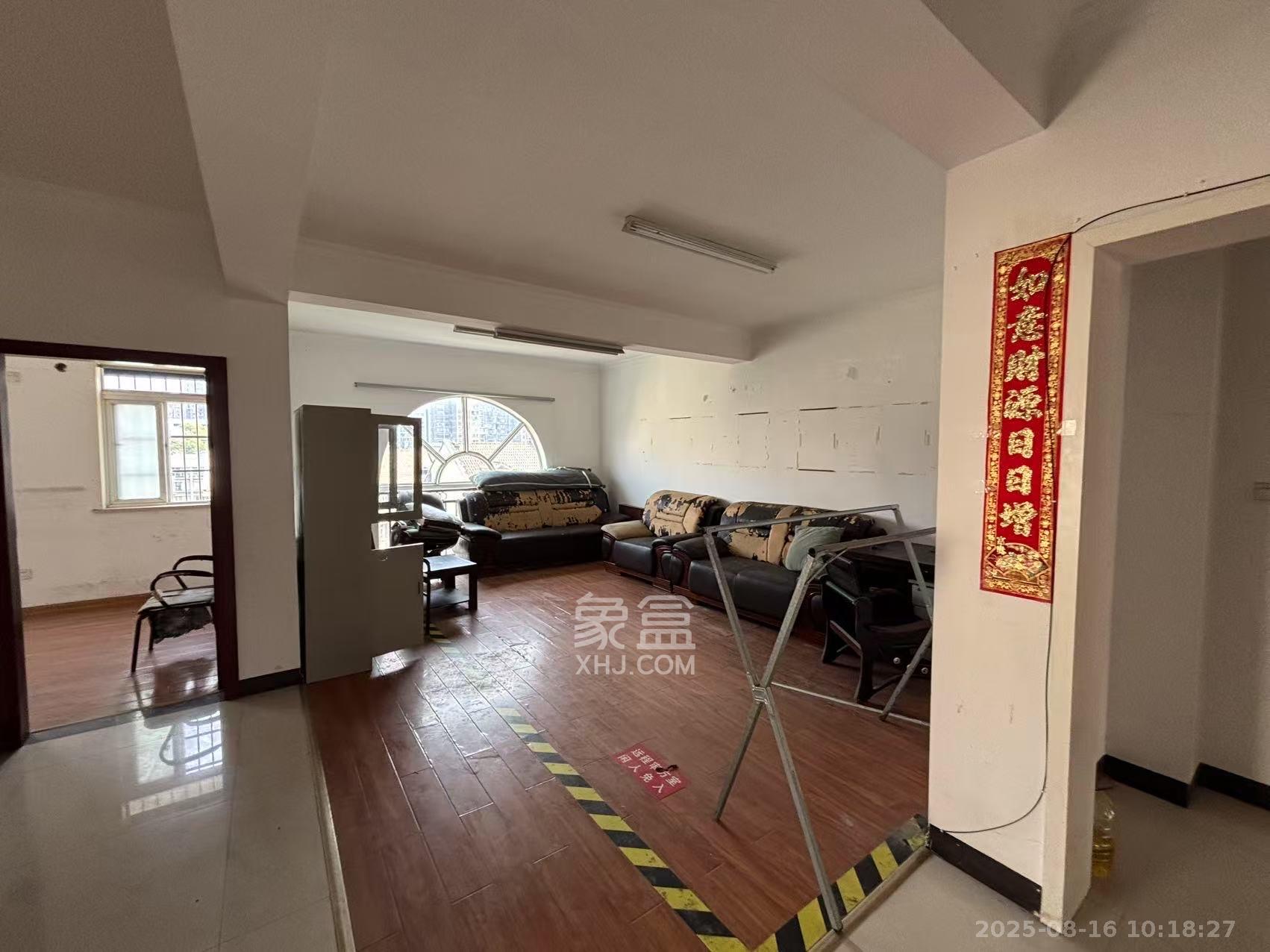 红星农博住宅小区(佳英农博小区) 6室2厅3卫 2500.0元/月 红星农博住宅小区(佳英农博小区) 6室2厅3卫 2500.0元/月室内图