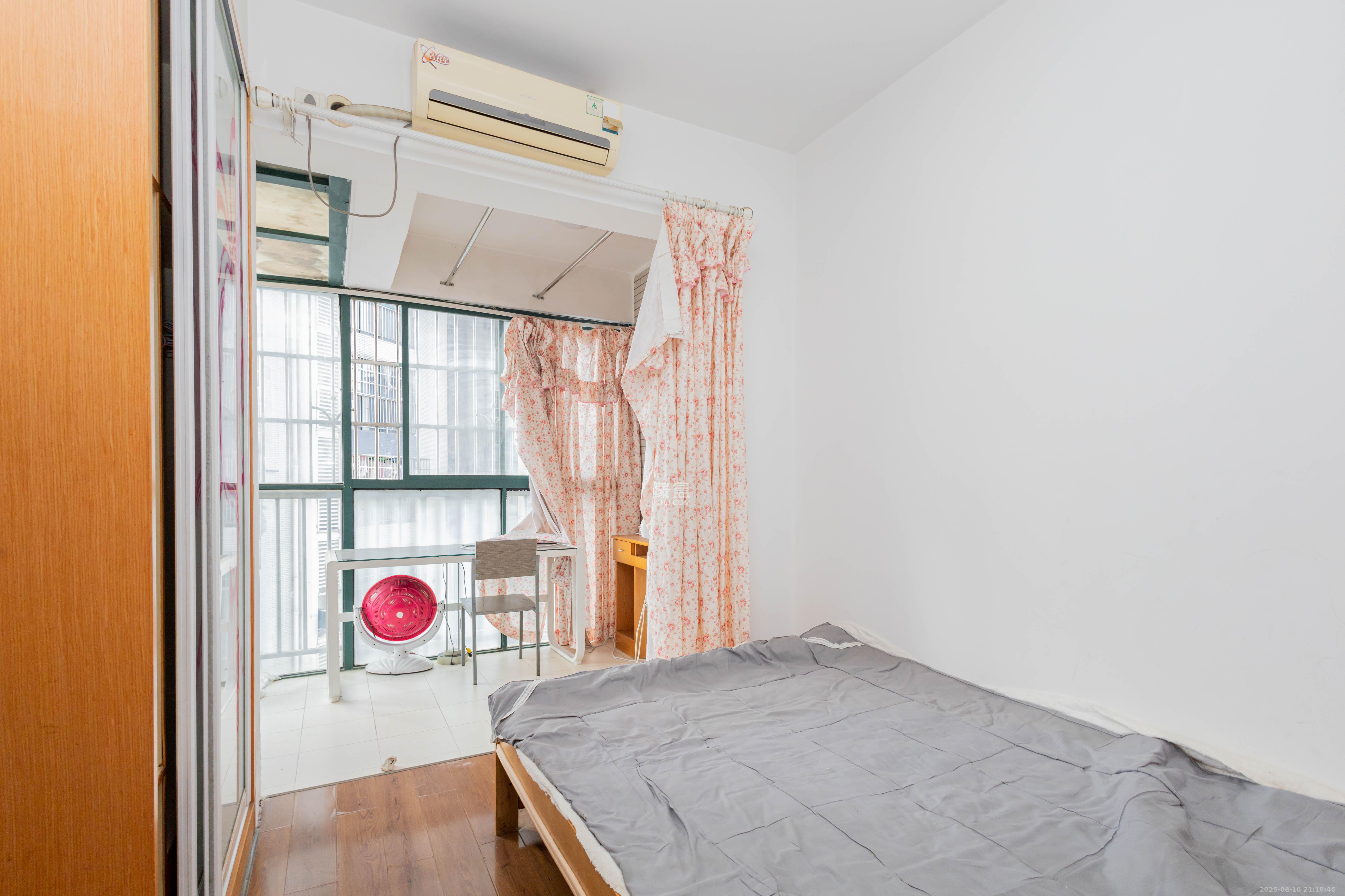 华天LOHO小镇  3室2厅2卫    53.0万 华天LOHO小镇  3室2厅2卫    53.0万卧室