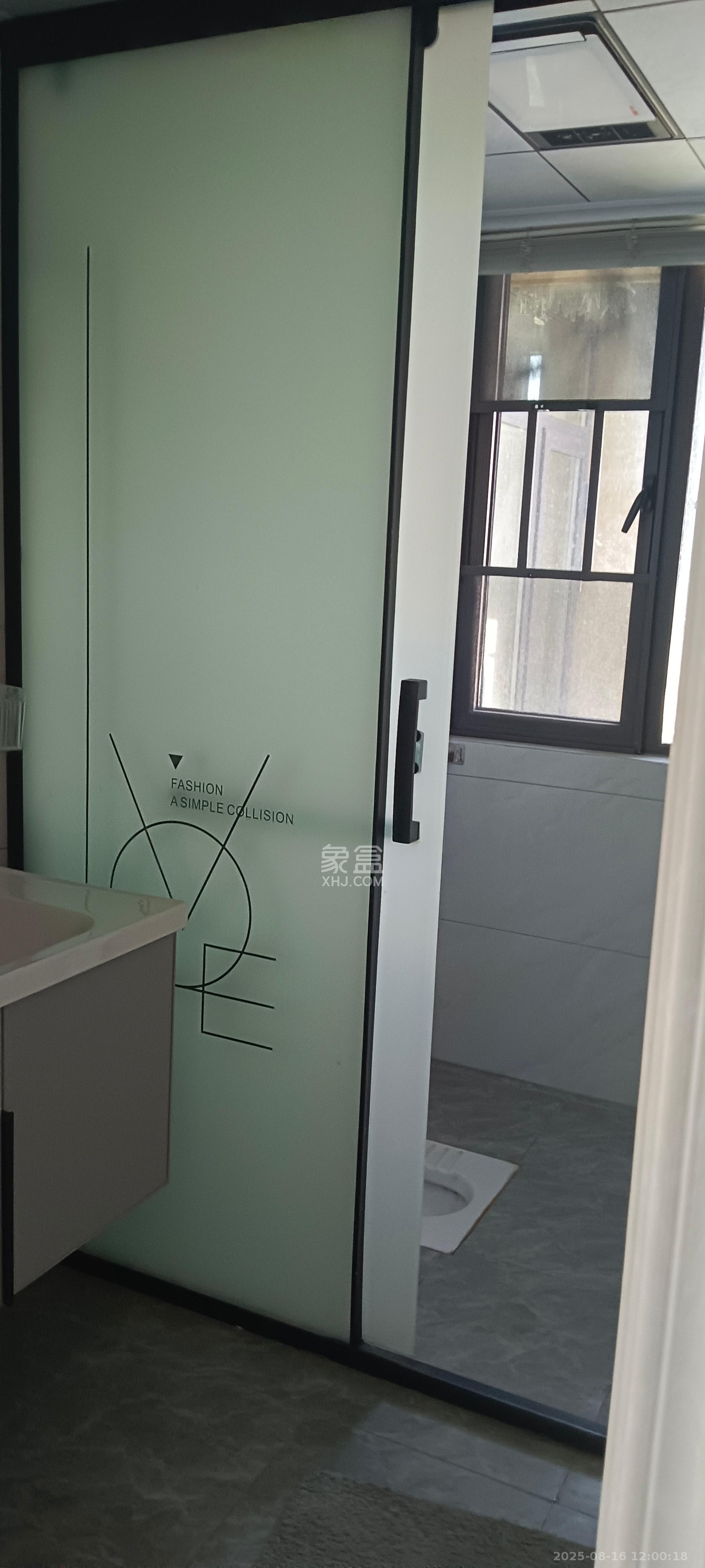 和润园三期 3室2厅1卫 2400.0元/月 和润园三期 3室2厅1卫 2400.0元/月室内图