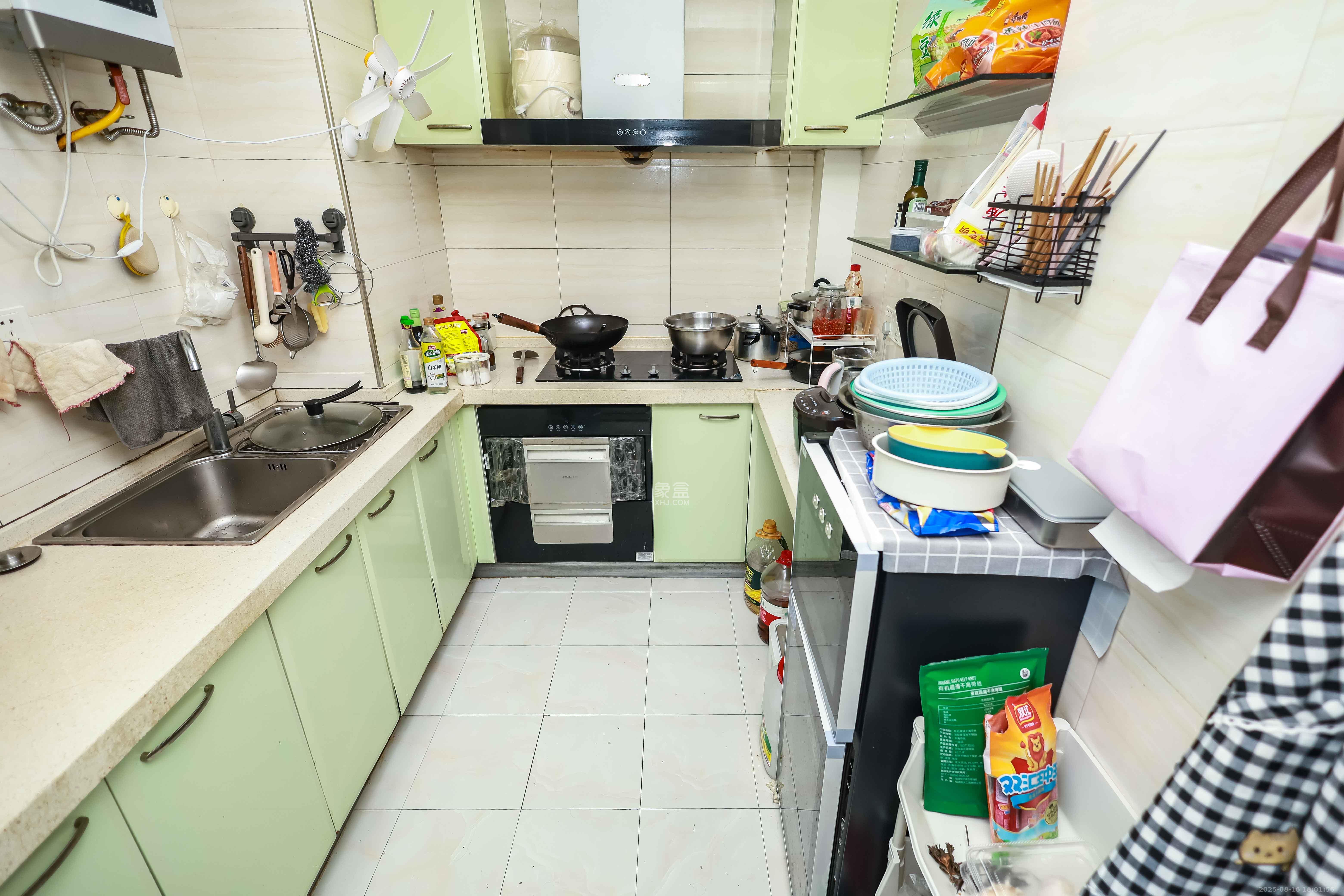 长房时代城  3室2厅1卫    94.0万 长房时代城  3室2厅1卫    94.0万厨房