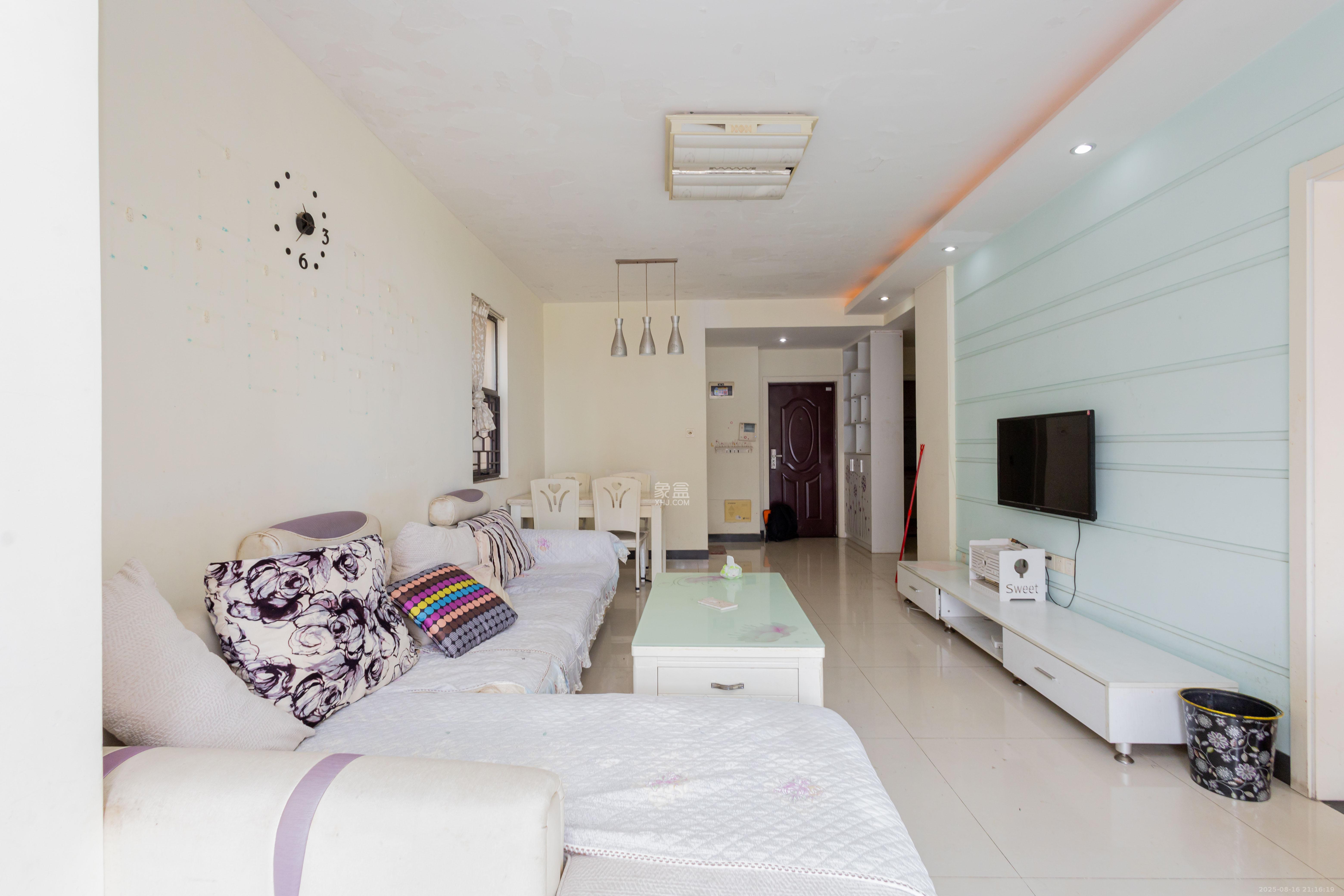 旭辉华庭 3室2厅1卫 56.8万 旭辉华庭 3室2厅1卫 56.8万客厅