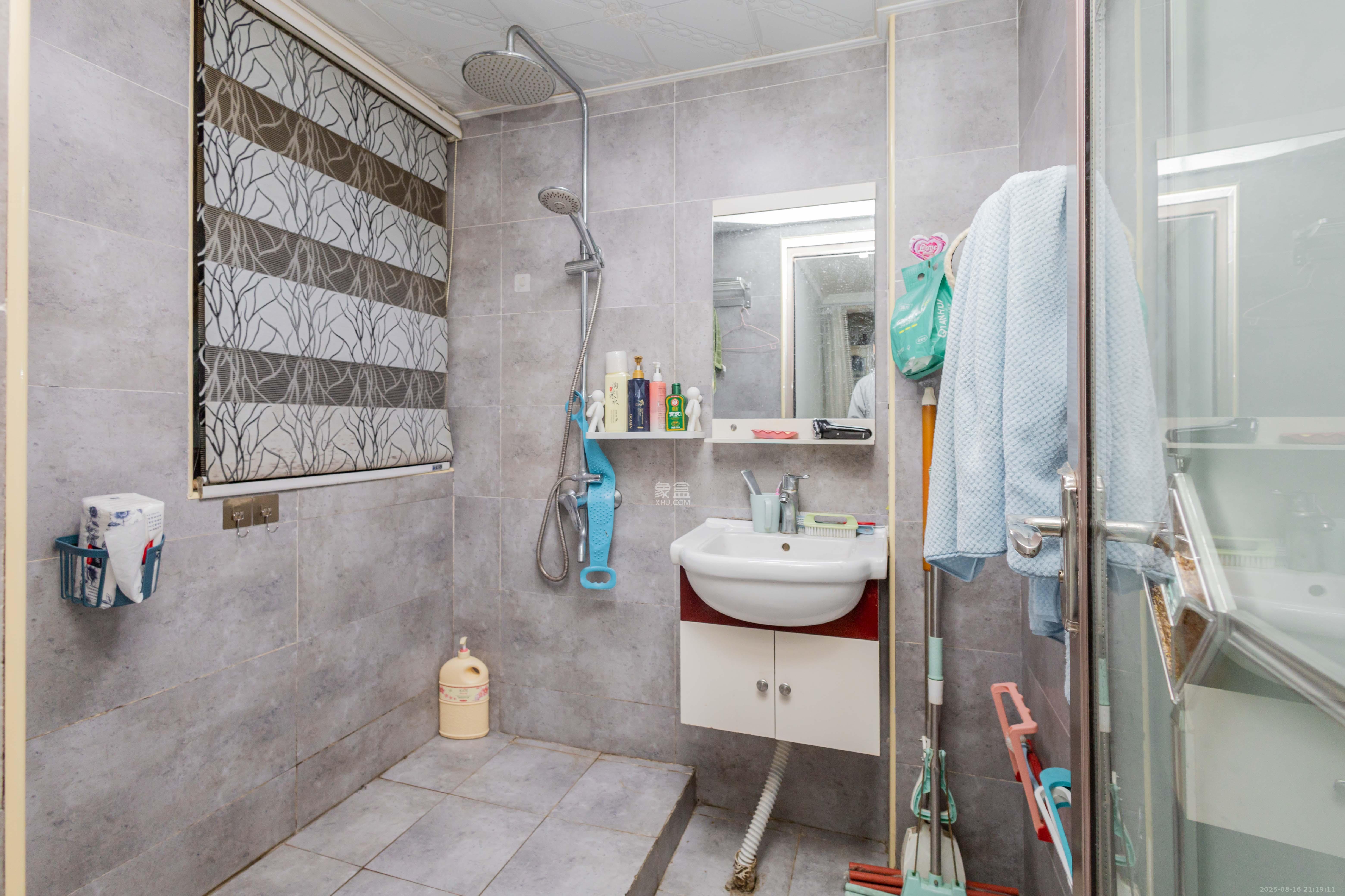 康桥长郡 3室2厅2卫 66.8万 康桥长郡 3室2厅2卫 66.8万卫生间