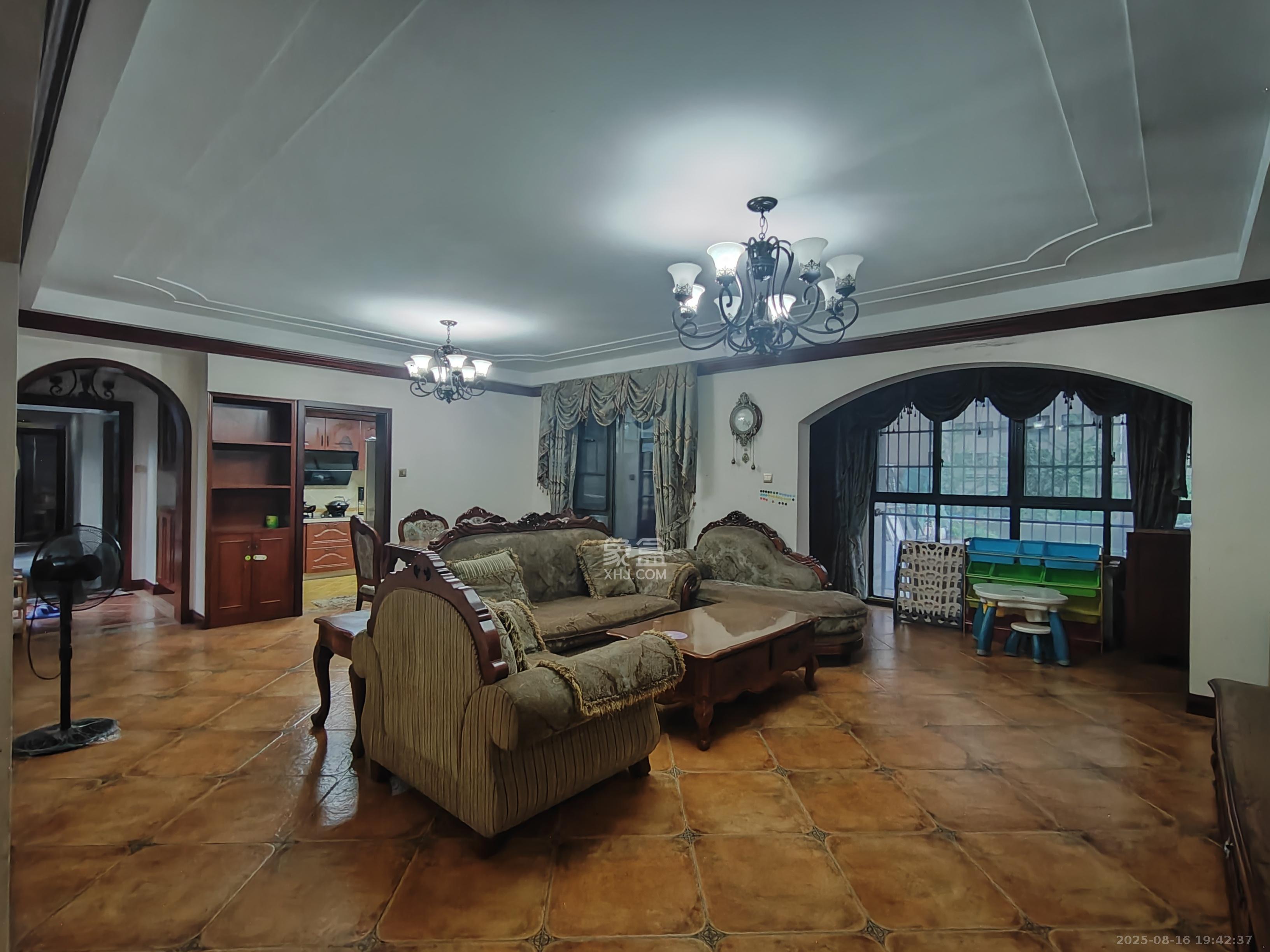 华润凤凰城三期  3室2厅2卫    2200.0元/月 华润凤凰城三期  3室2厅2卫    2200.0元/月