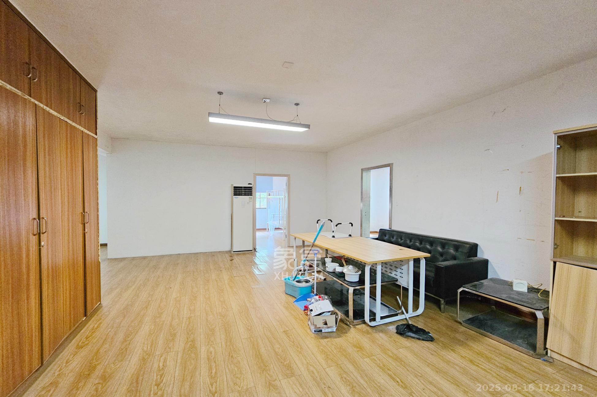 融科檀香山(融科紫檀、香山国际) 4室2厅1卫 4000.0元/月 融科檀香山(融科紫檀、香山国际) 4室2厅1卫 4000.0元/月室内图