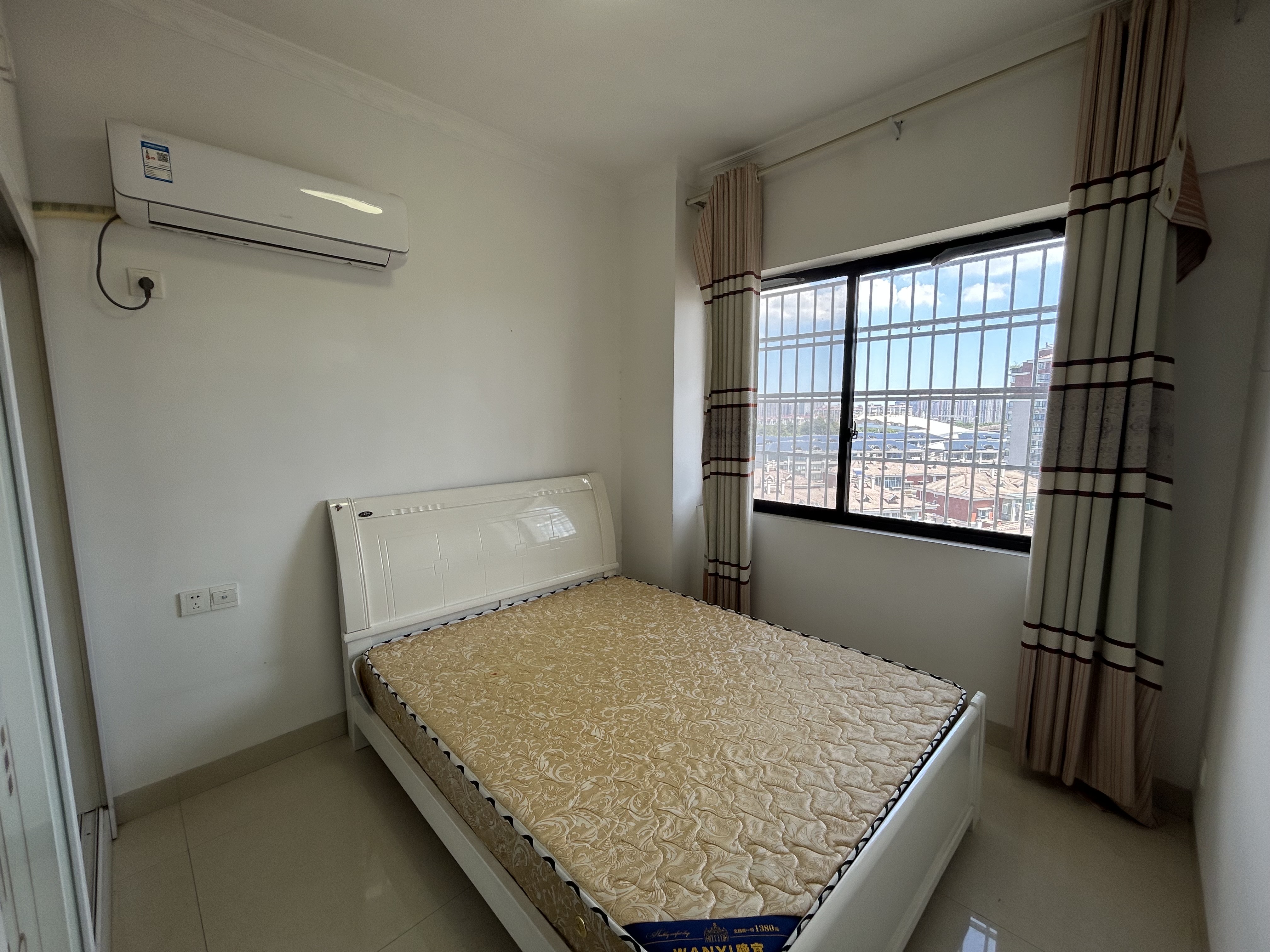 上城世家 2室1厅1卫 1500.0元/月 上城世家 2室1厅1卫 1500.0元/月室内图