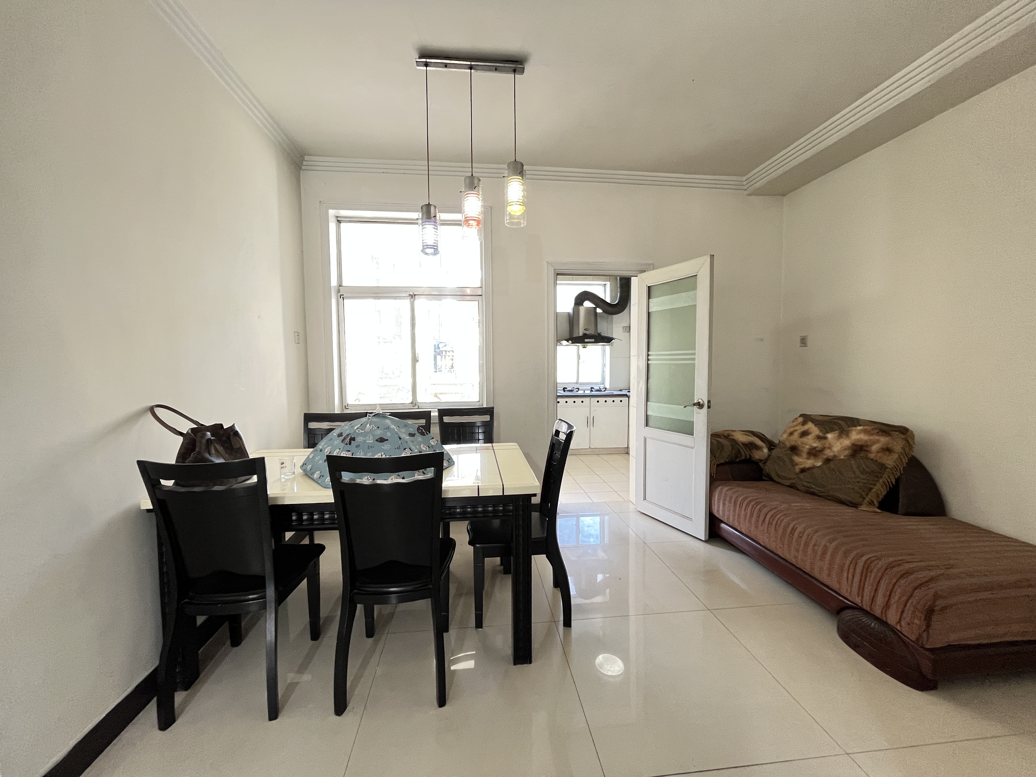 月亮湾一期 1室0厅0卫 1400.0元/月 月亮湾一期 1室0厅0卫 1400.0元/月室内图