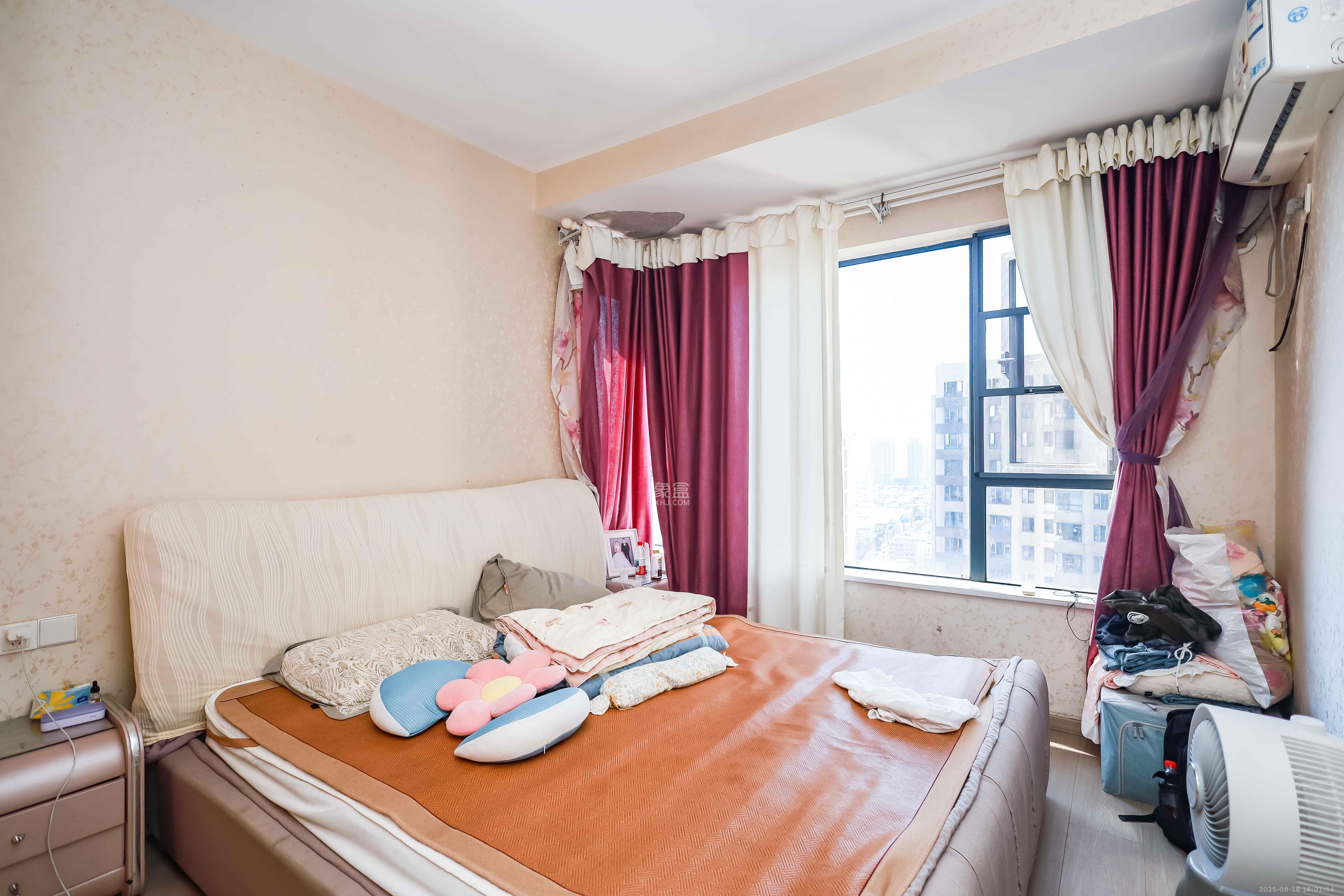 长房时代城  3室2厅1卫    94.0万 长房时代城  3室2厅1卫    94.0万卧室