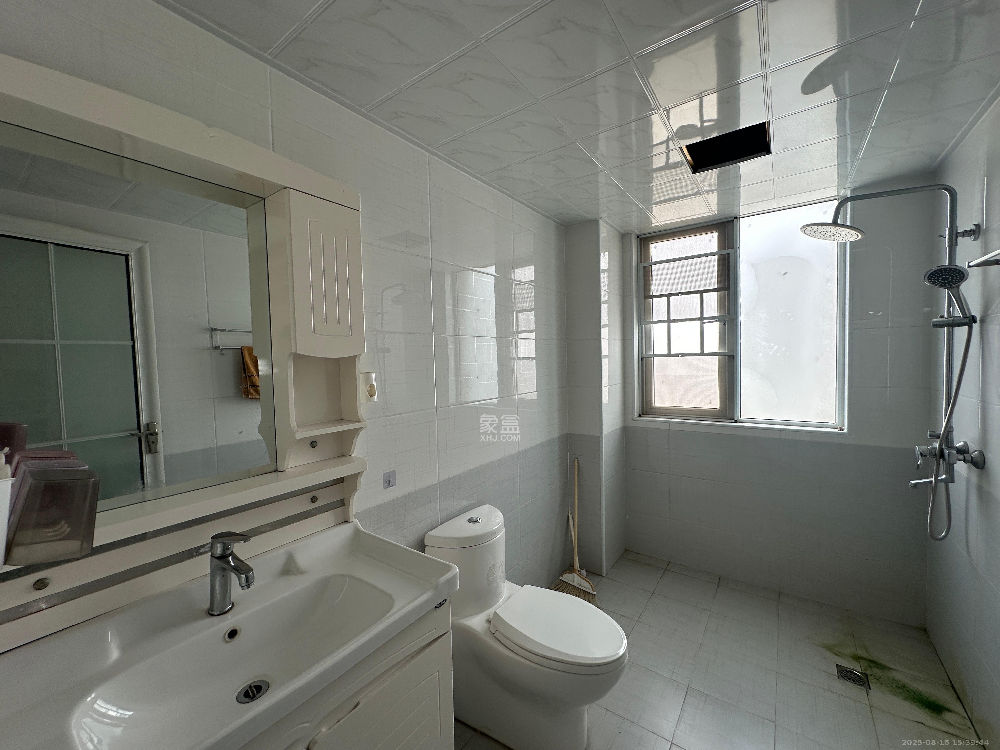 绿地之窗 3室2厅2卫 2700.0元/月 绿地之窗 3室2厅2卫 2700.0元/月室内图