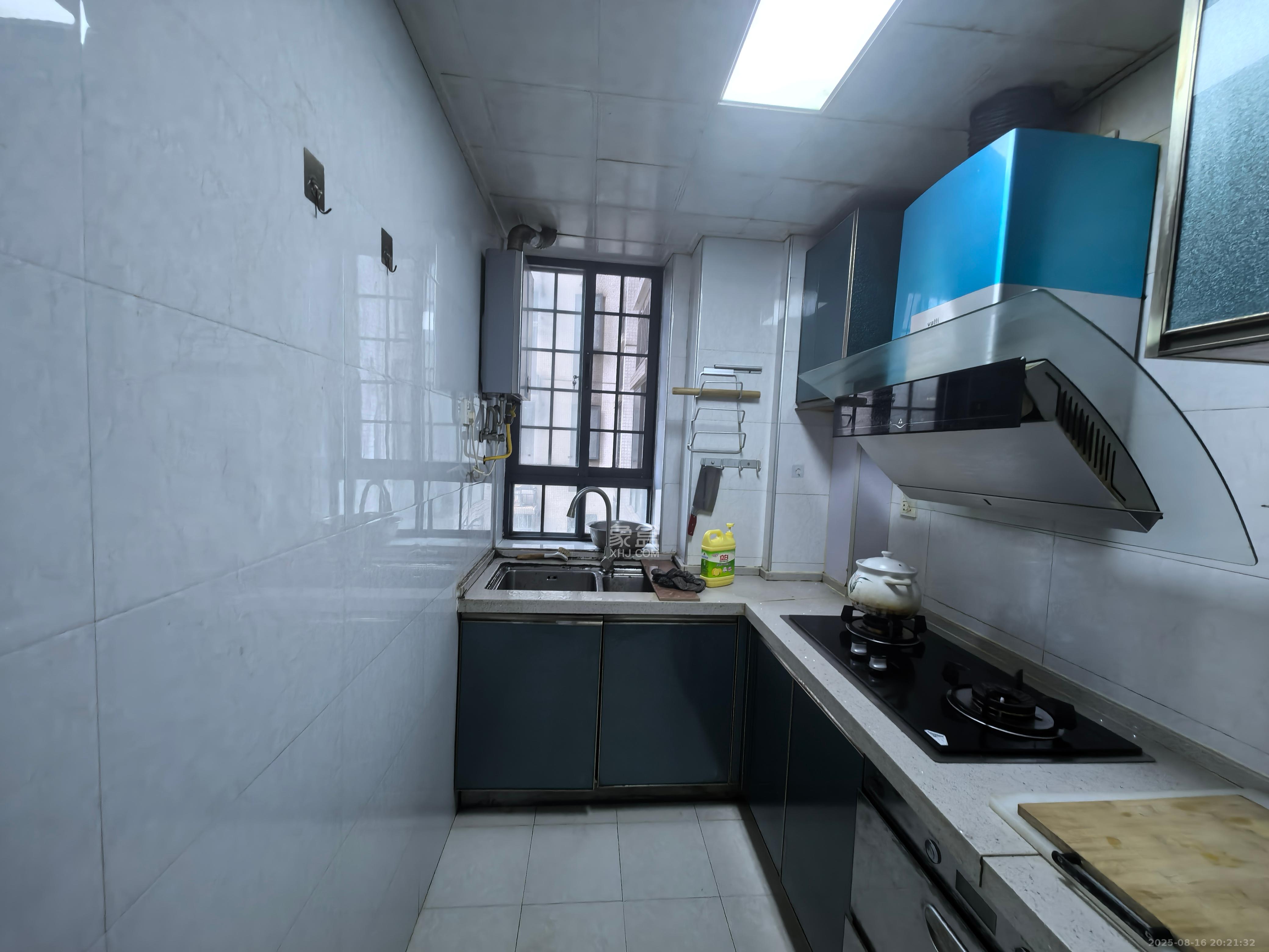 钱隆学府一、二期  1室2厅1卫    2200.0元/月室内图