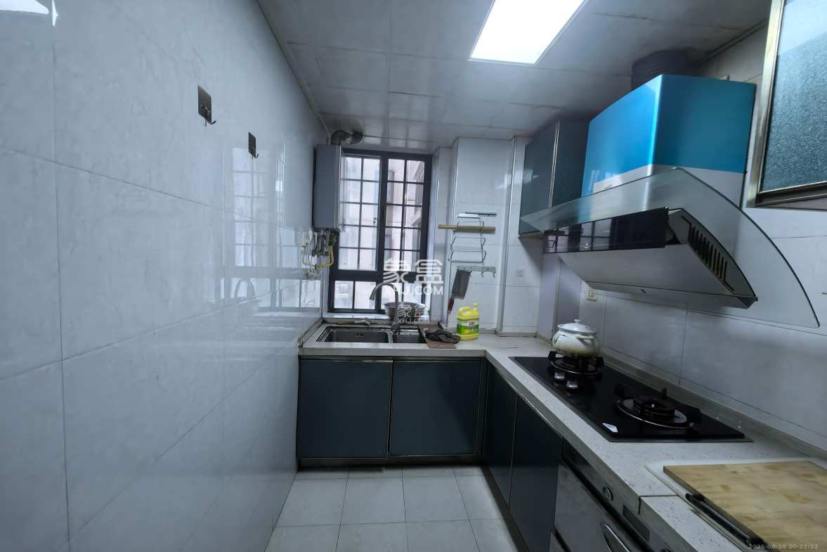 钱隆学府一、二期  1室2厅1卫    2200.0元/月 钱隆学府一、二期  1室2厅1卫    2200.0元/月室内图1