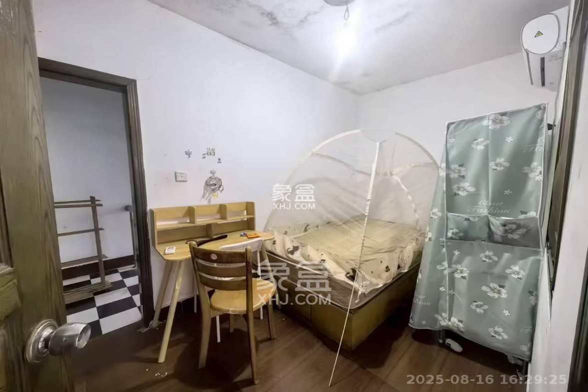 寿星街社区 3室2厅1卫 1800.0元/月 寿星街社区 3室2厅1卫 1800.0元/月室内图