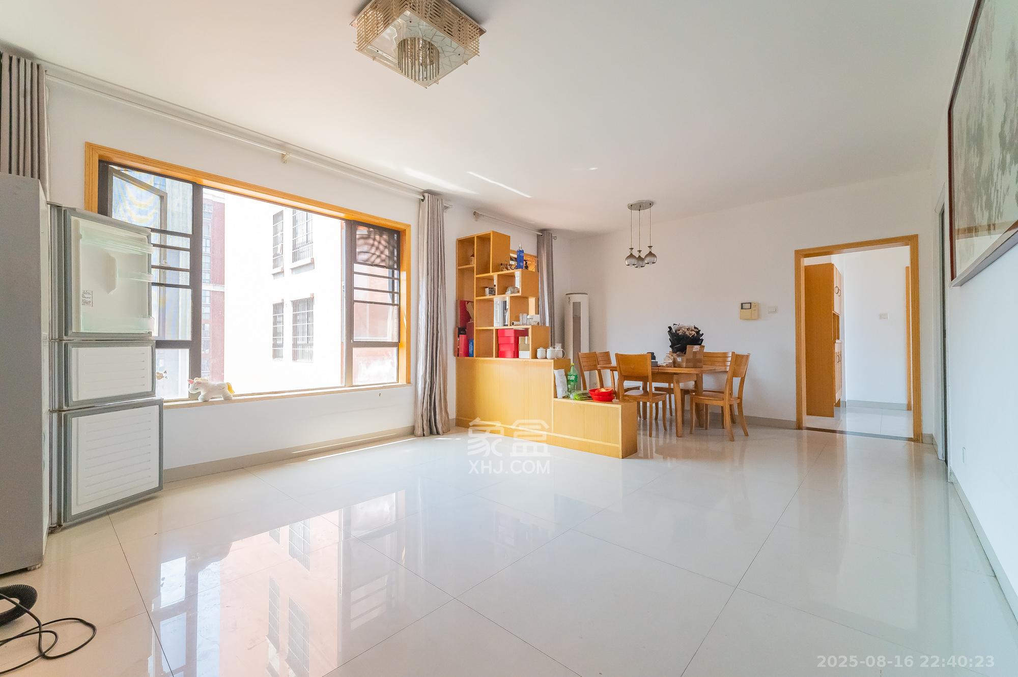 华润凤凰城二期 3室2厅1卫 68.8万 华润凤凰城二期 3室2厅1卫 68.8万客厅