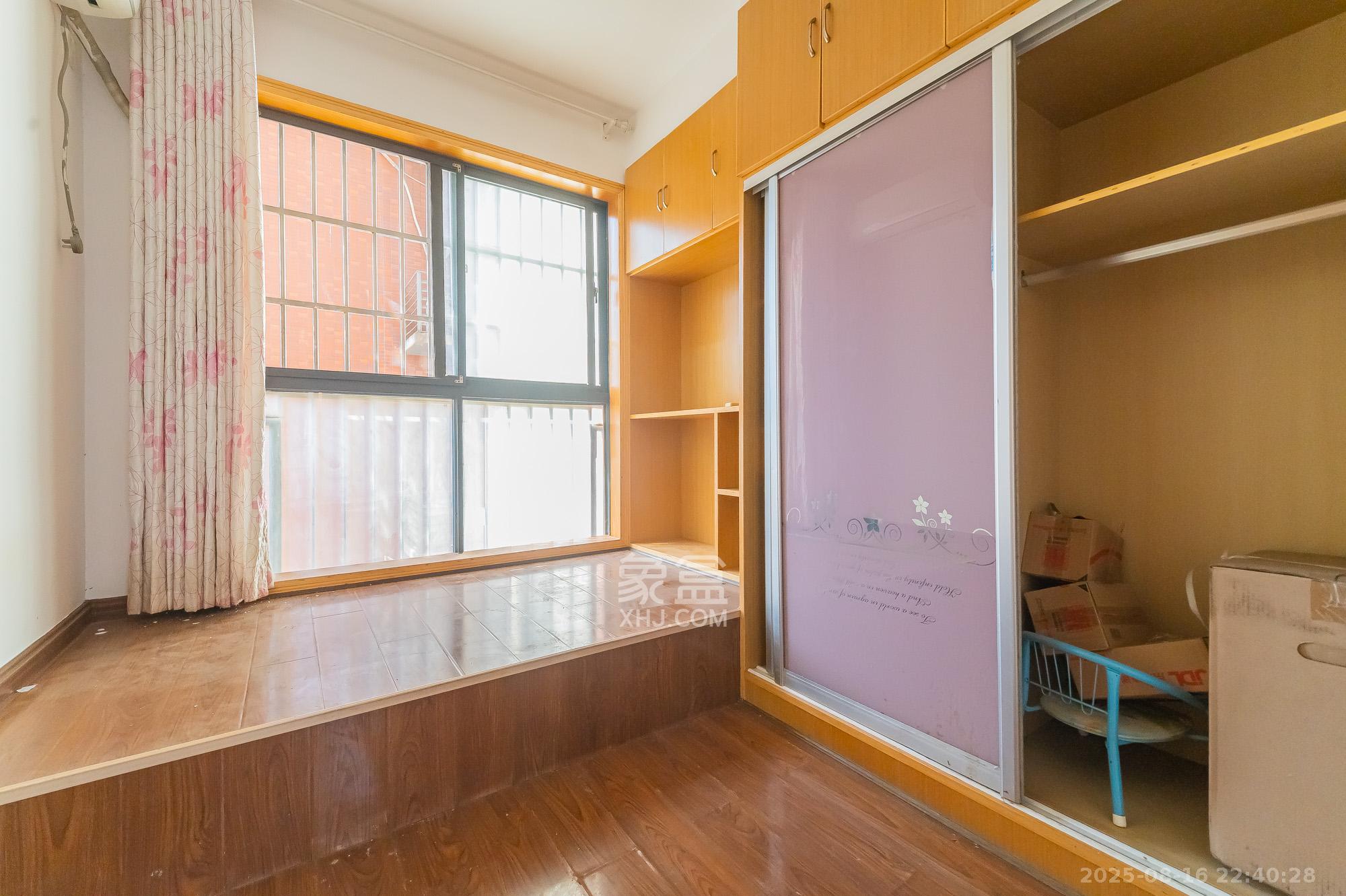 华润凤凰城二期 3室2厅1卫 68.8万 华润凤凰城二期 3室2厅1卫 68.8万卧室