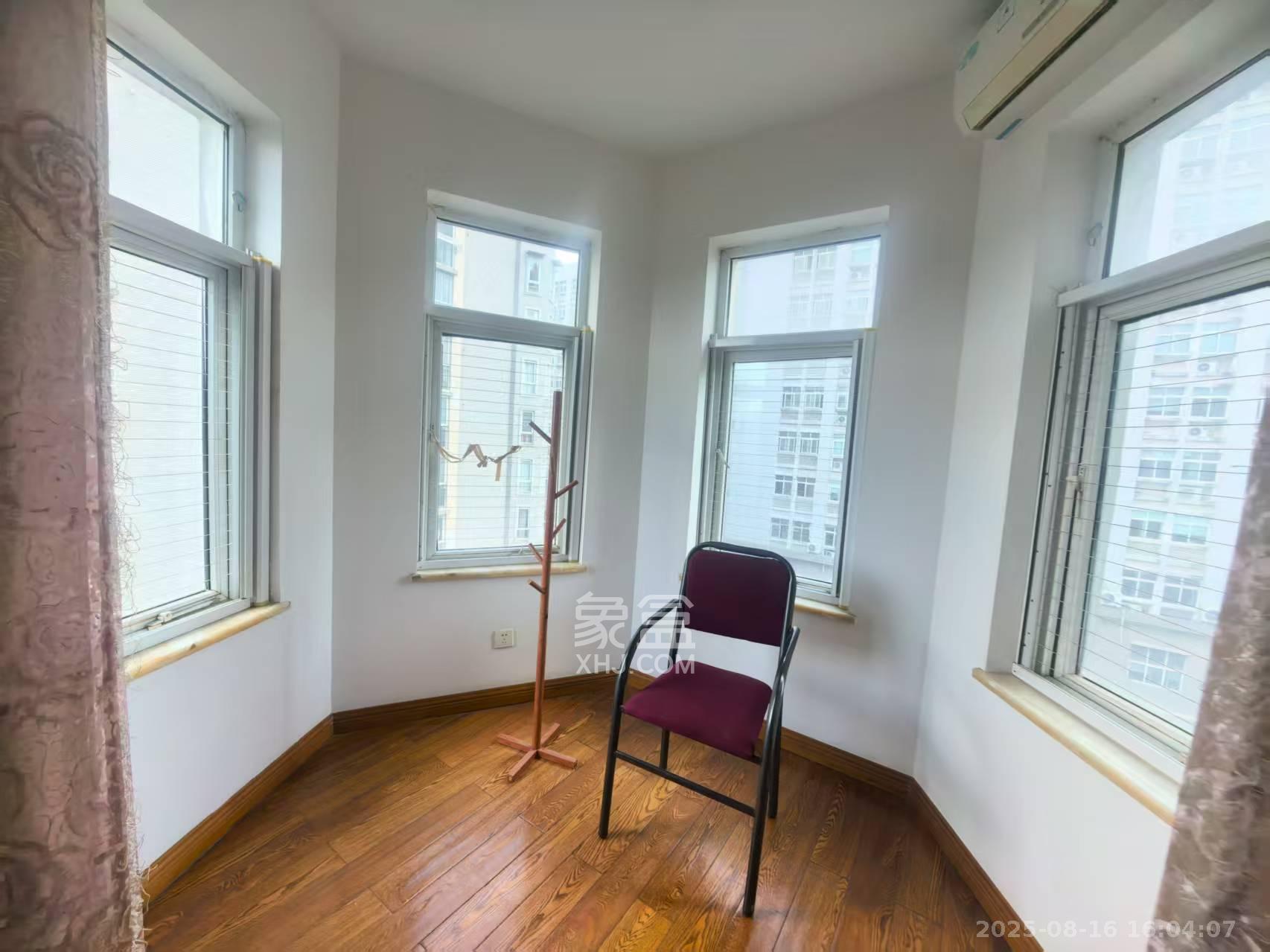 嘉盛华庭(一期、二期、三期) 3室2厅2卫 3000.0元/月 嘉盛华庭(一期、二期、三期) 3室2厅2卫 3000.0元/月室内图