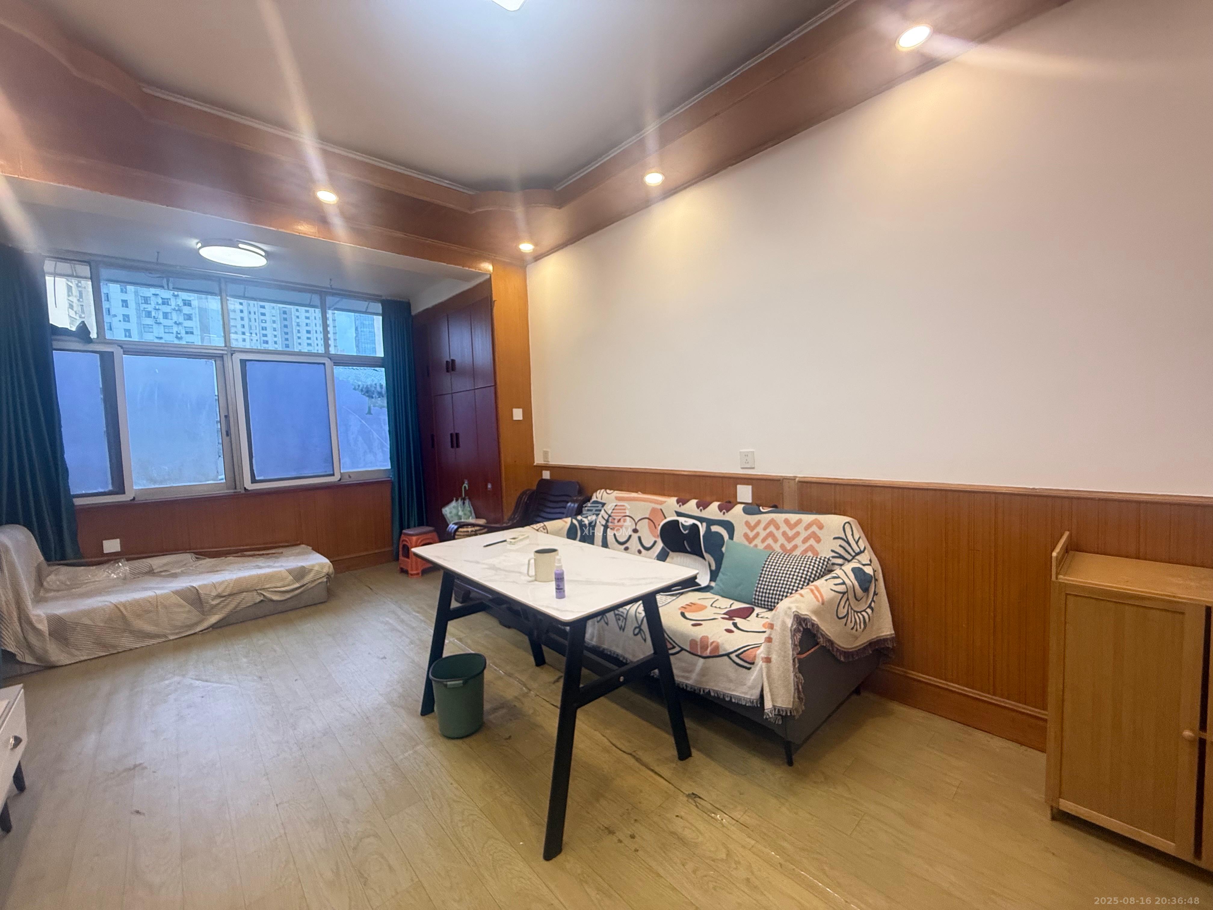 德政园  3室2厅2卫    2300.0元/月室内图