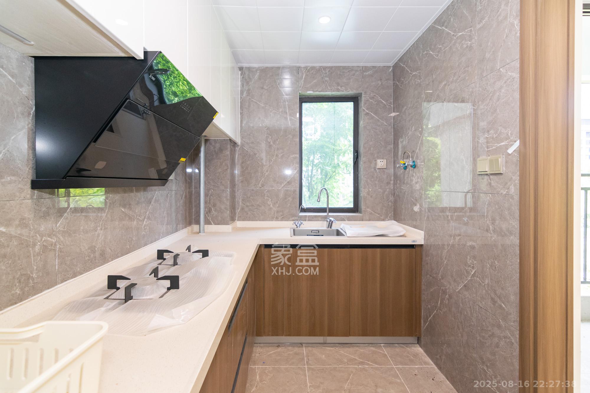 阳光城联利悦澜府  4室2厅2卫    93.0万 阳光城联利悦澜府  4室2厅2卫    93.0万厨房