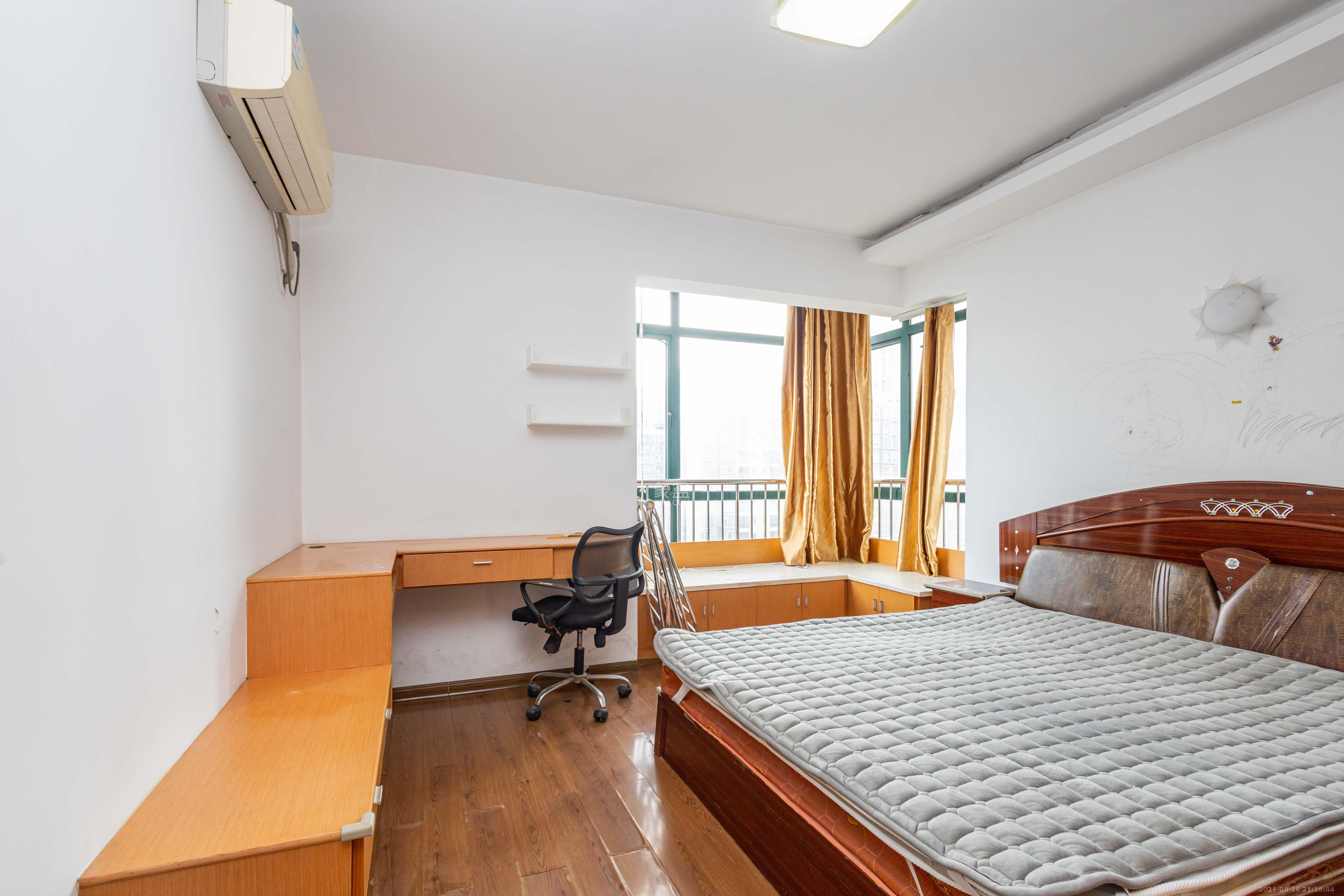 华天LOHO小镇  3室2厅2卫    53.0万 华天LOHO小镇  3室2厅2卫    53.0万卧室